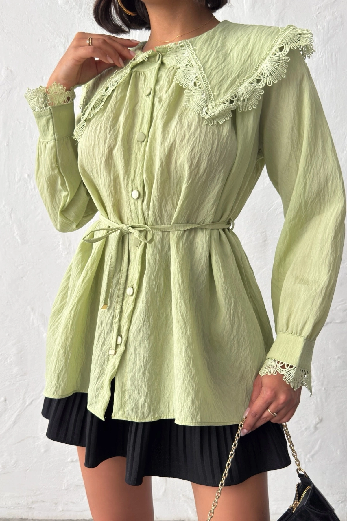 Kadın Çağla Yeşili Vintage Bebe Yaka Dantelli Kuşaklı Yazlık Uzun Kol Gömlek Tunik