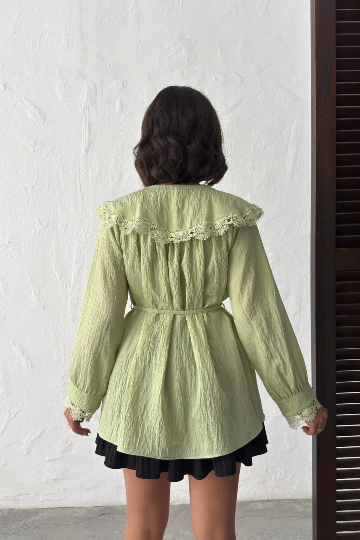 Kadın Çağla Yeşili Vintage Bebe Yaka Dantelli Kuşaklı Yazlık Uzun Kol Gömlek Tunik