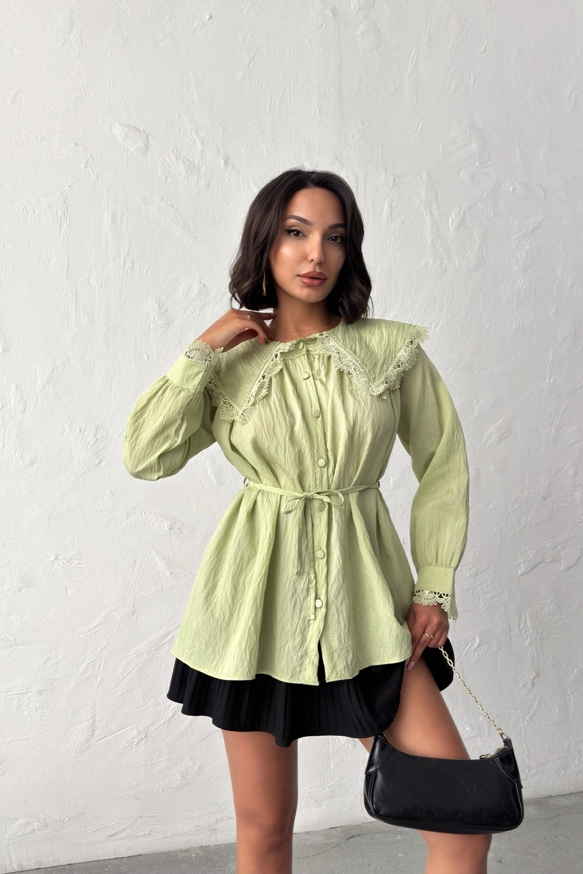 Kadın Çağla Yeşili Vintage Bebe Yaka Dantelli Kuşaklı Yazlık Uzun Kol Gömlek Tunik