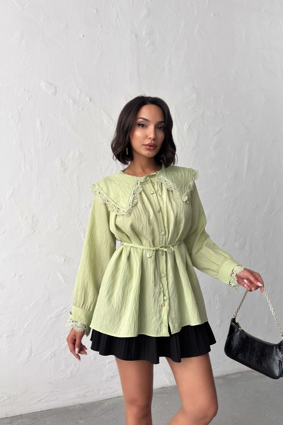 Kadın Çağla Yeşili Vintage Bebe Yaka Dantelli Kuşaklı Yazlık Uzun Kol Gömlek Tunik