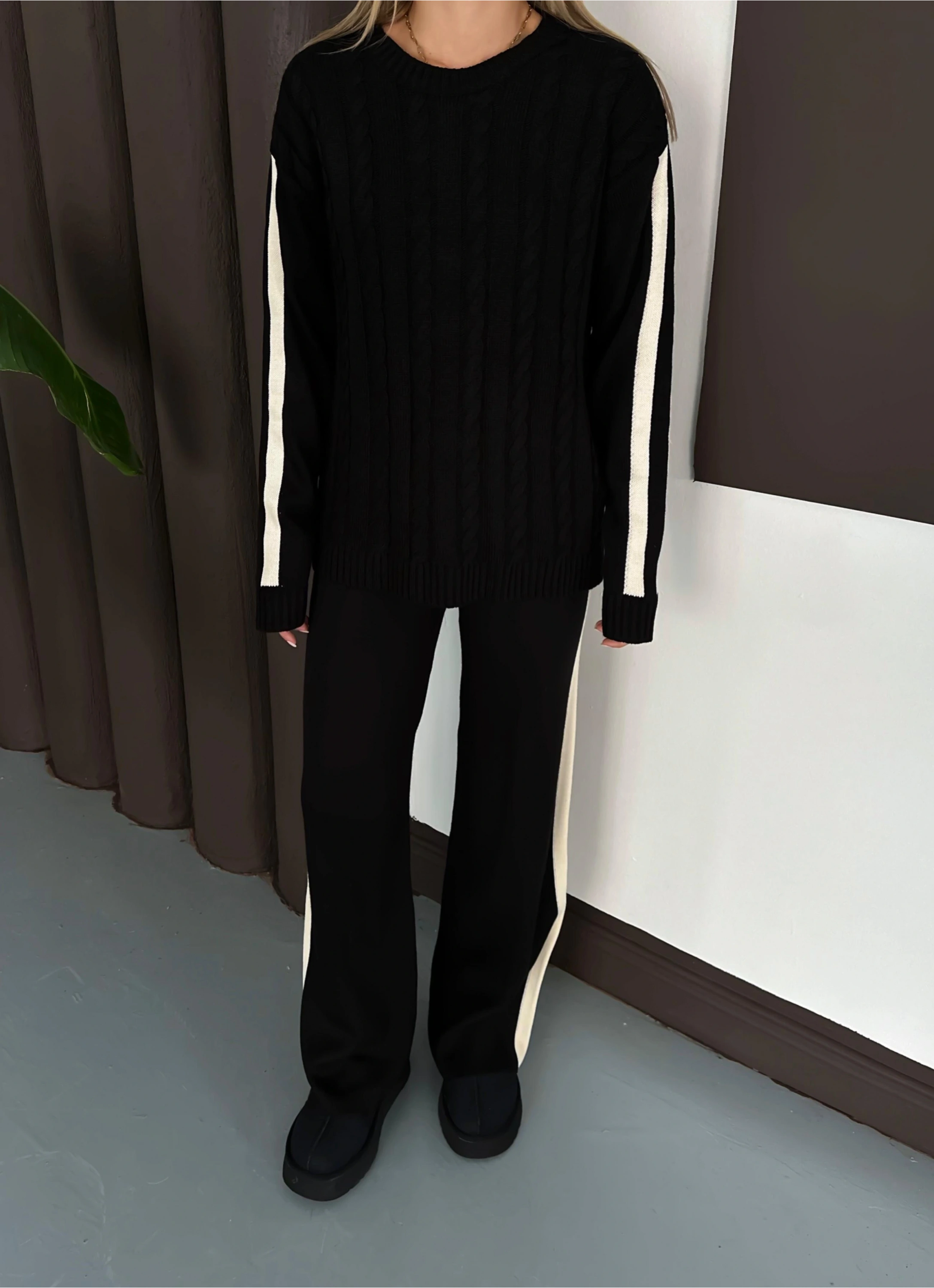 Kadın Siyah Şerit Detaylı Kazak Pantolon Alt Üst İkili Triko Takım