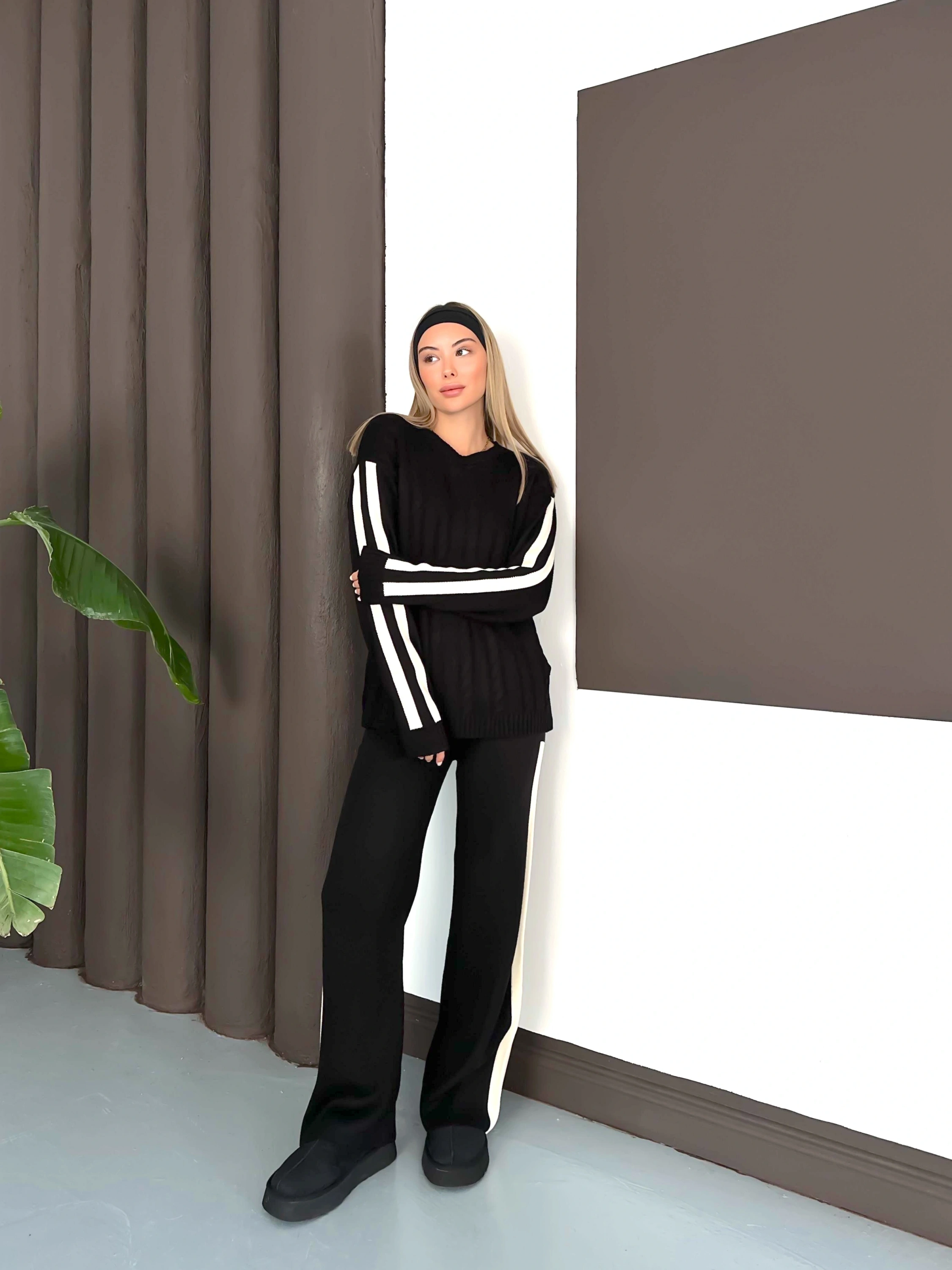 Kadın Siyah Şerit Detaylı Kazak Pantolon Alt Üst İkili Triko Takım