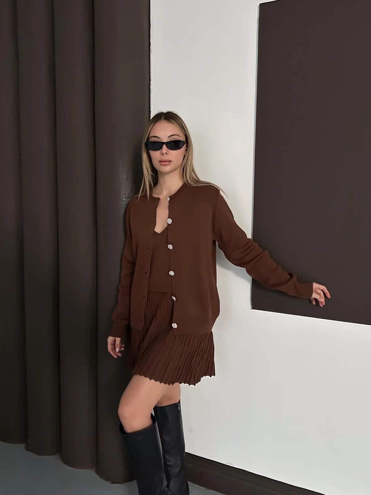 Kadın Kahverengi Hırka Crop Etek Üçlü Triko Takım