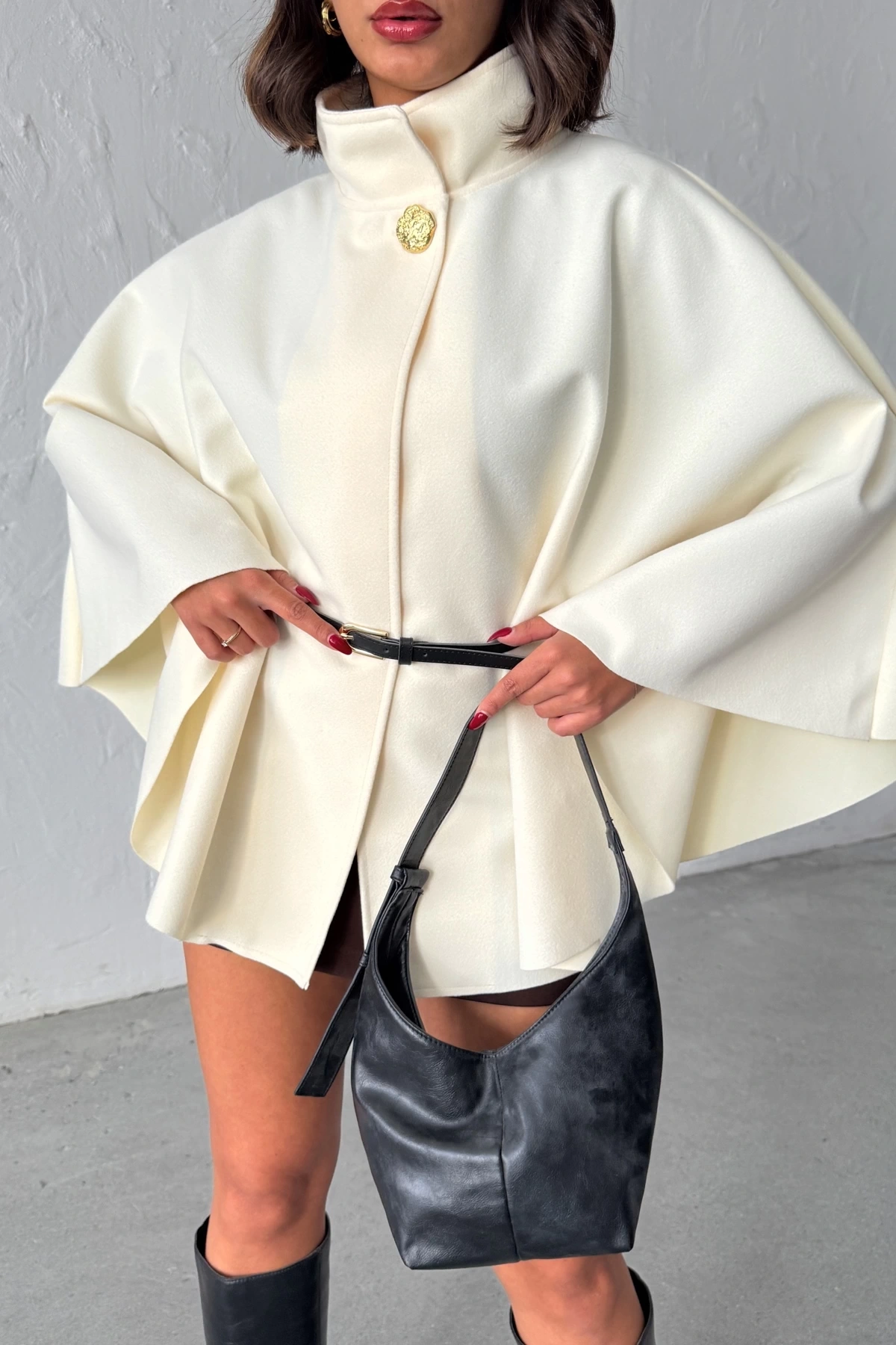 Kadın Ekru Gold Düğme ve Kemer Detaylı Kaşe Panço Ceket