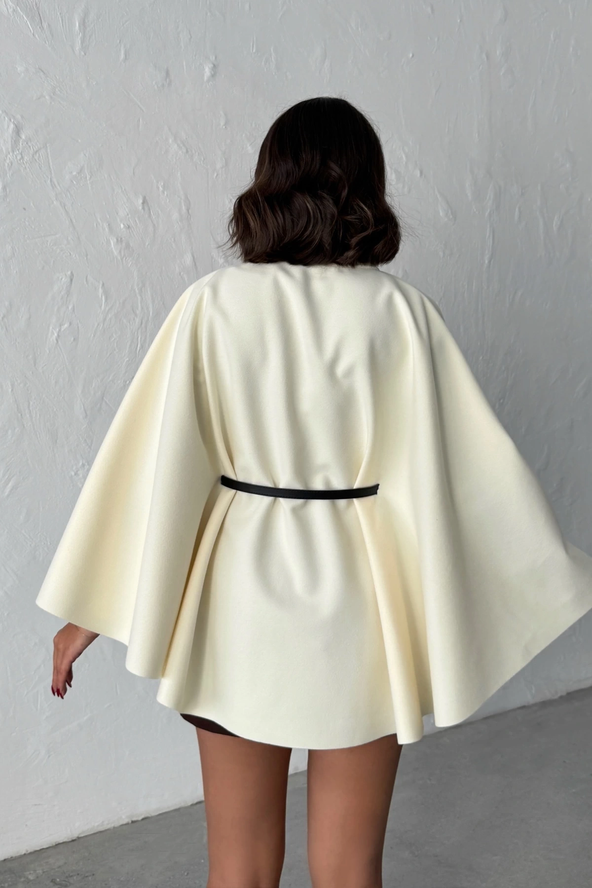 Kadın Ekru Gold Düğme ve Kemer Detaylı Kaşe Panço Ceket