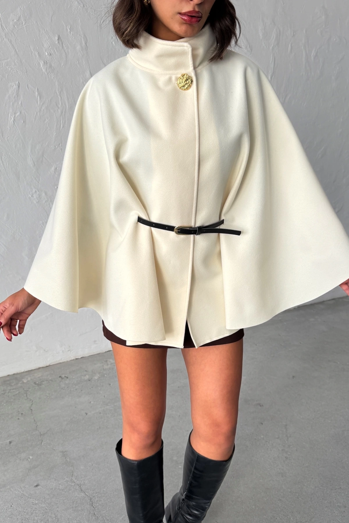 Kadın Ekru Gold Düğme ve Kemer Detaylı Kaşe Panço Ceket