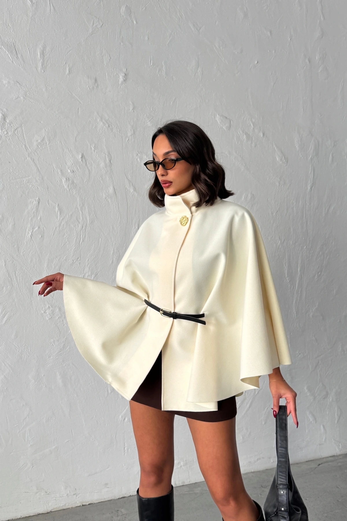 Kadın Ekru Gold Düğme ve Kemer Detaylı Kaşe Panço Ceket