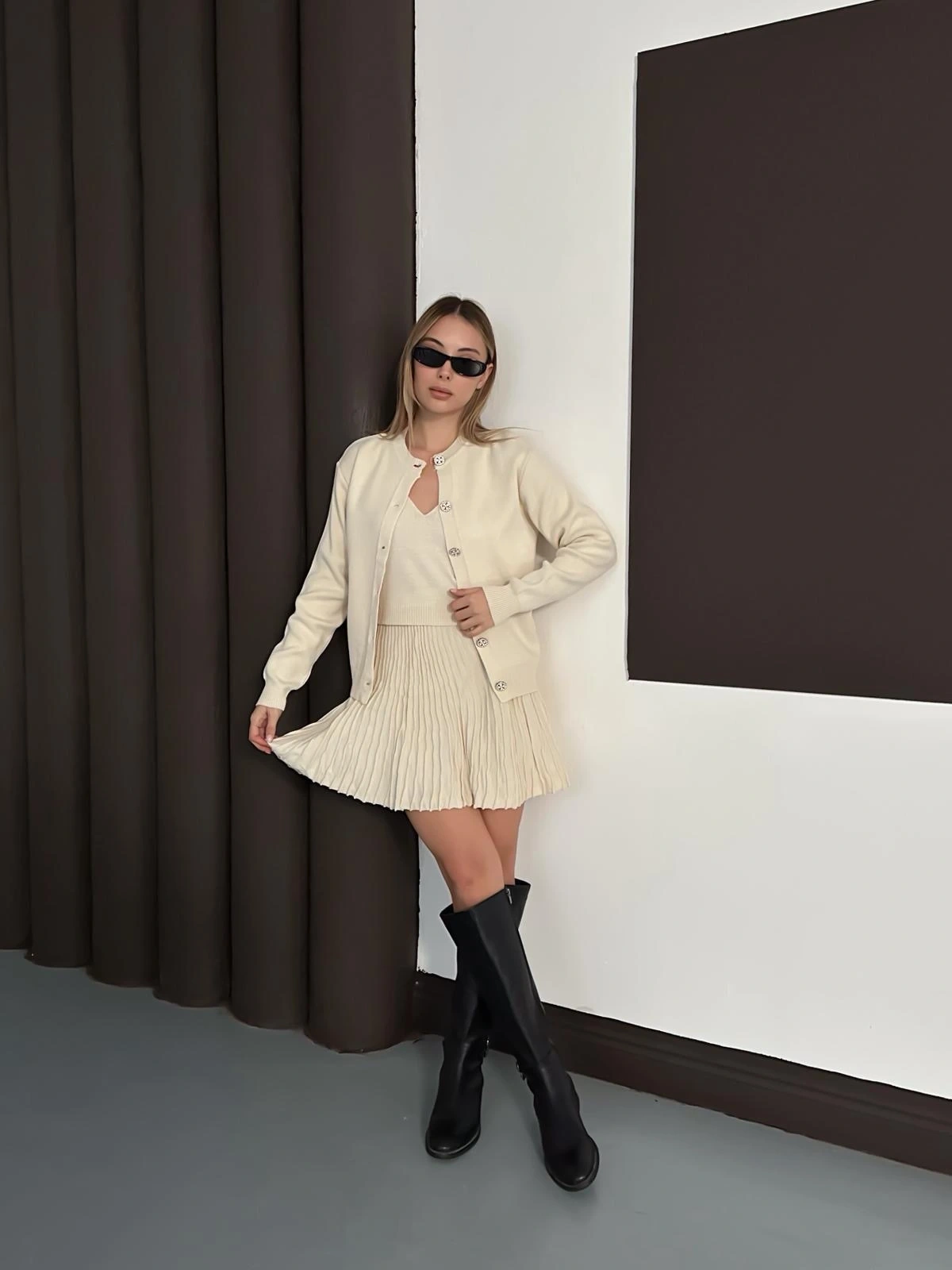 Kadın Ekru Hırka Crop Etek Üçlü Triko Takım