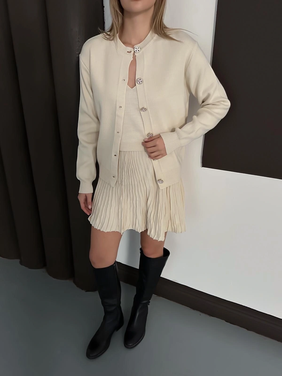 Kadın Ekru Hırka Crop Etek Üçlü Triko Takım