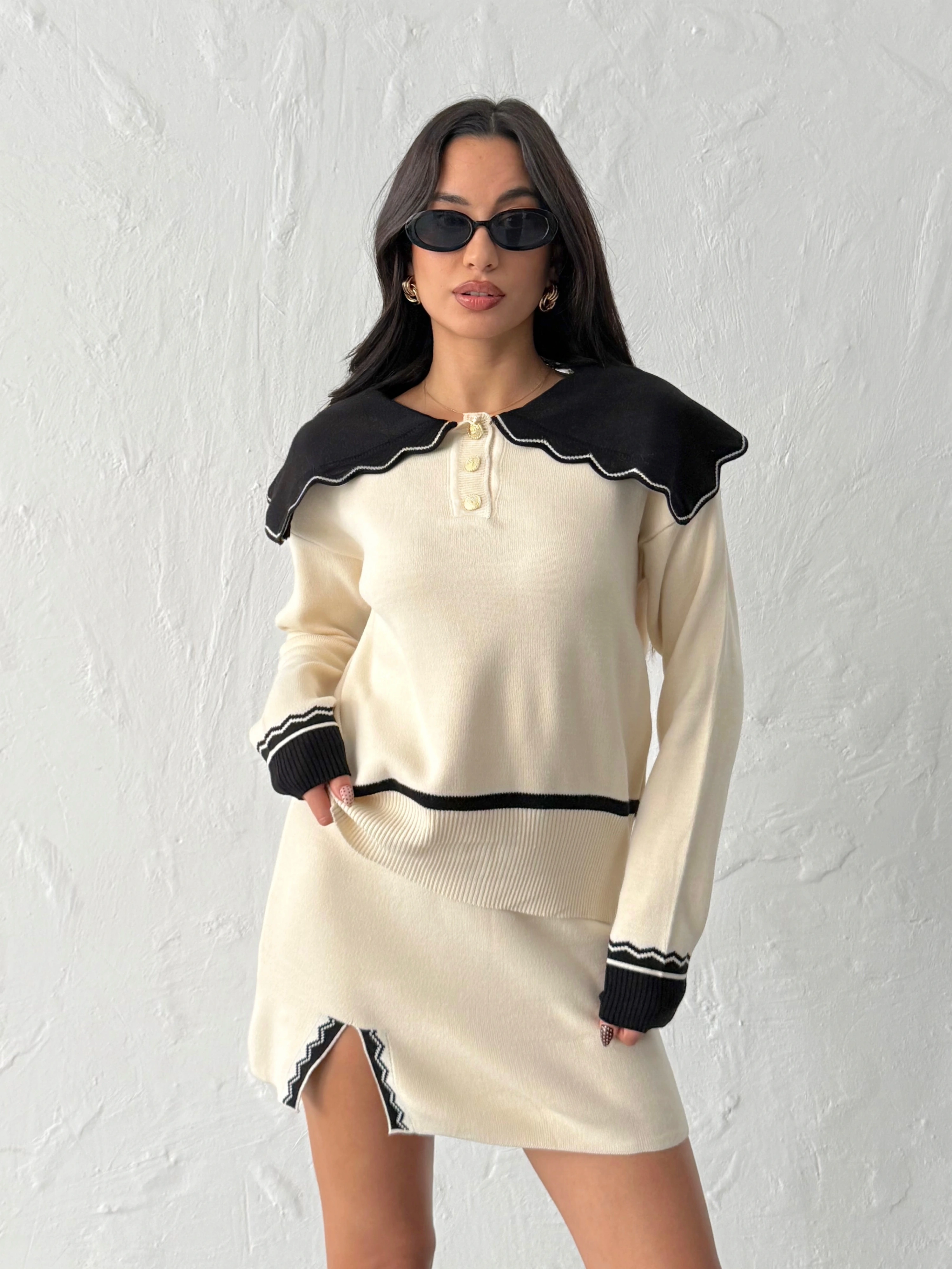 Kadın Ekru Yaka Ve Yırtmaç detaylı Bluz Mini Etek Alt Üst İkili Triko takım