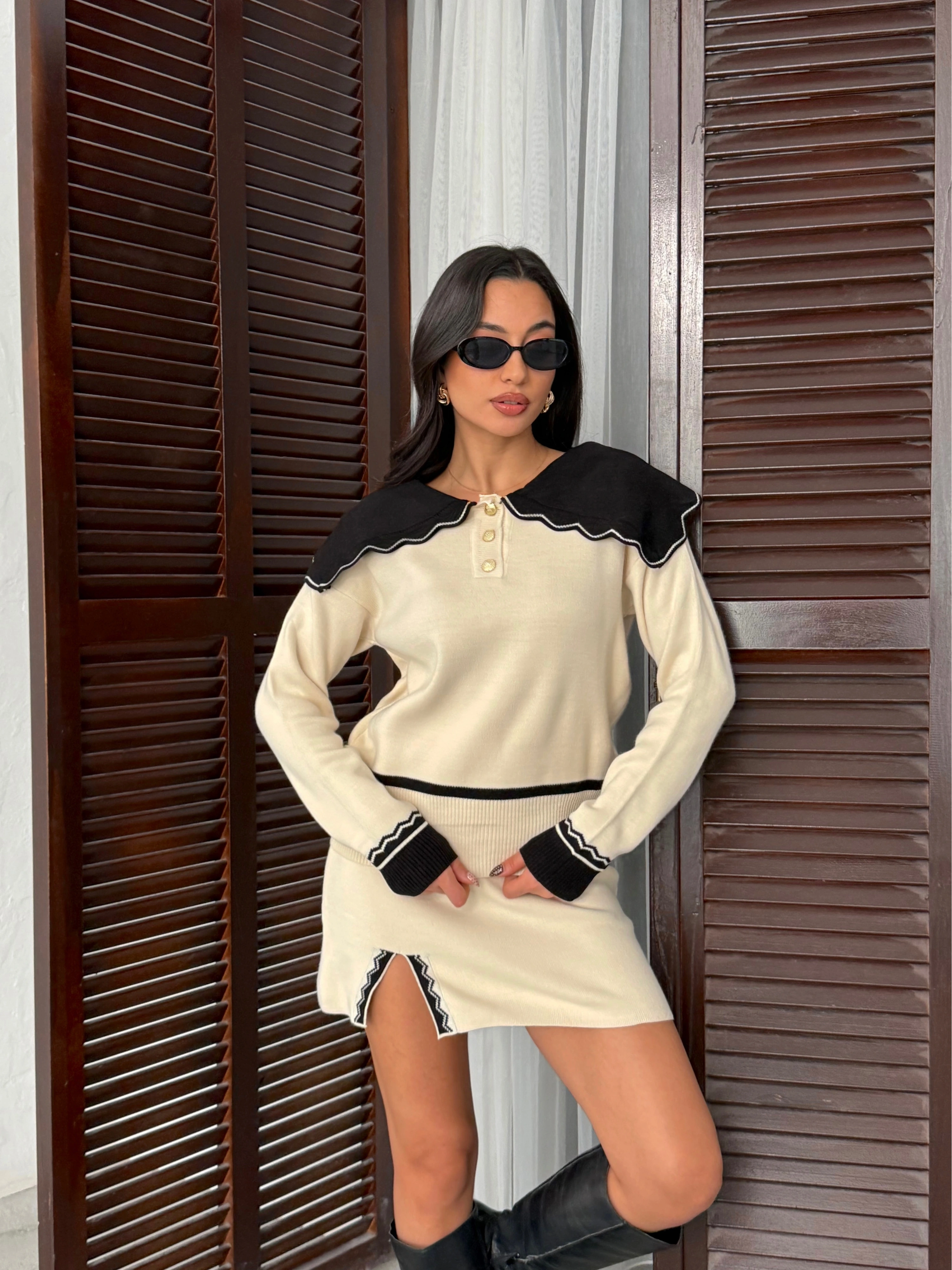 Kadın Ekru Yaka Ve Yırtmaç detaylı Bluz Mini Etek Alt Üst İkili Triko takım