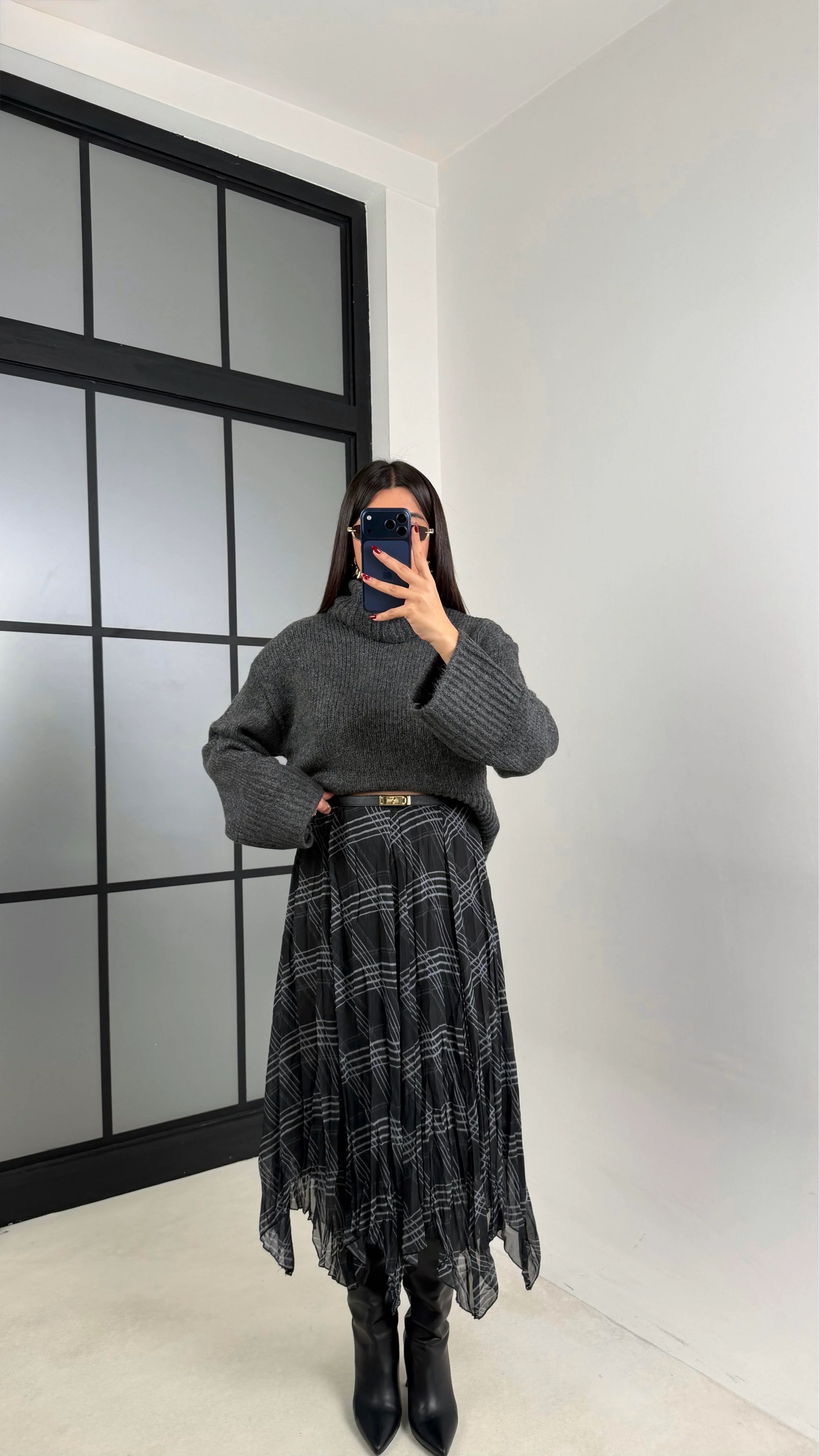 Kadın Siyah Astarlı Asimetrik Kesim Şifon Etek