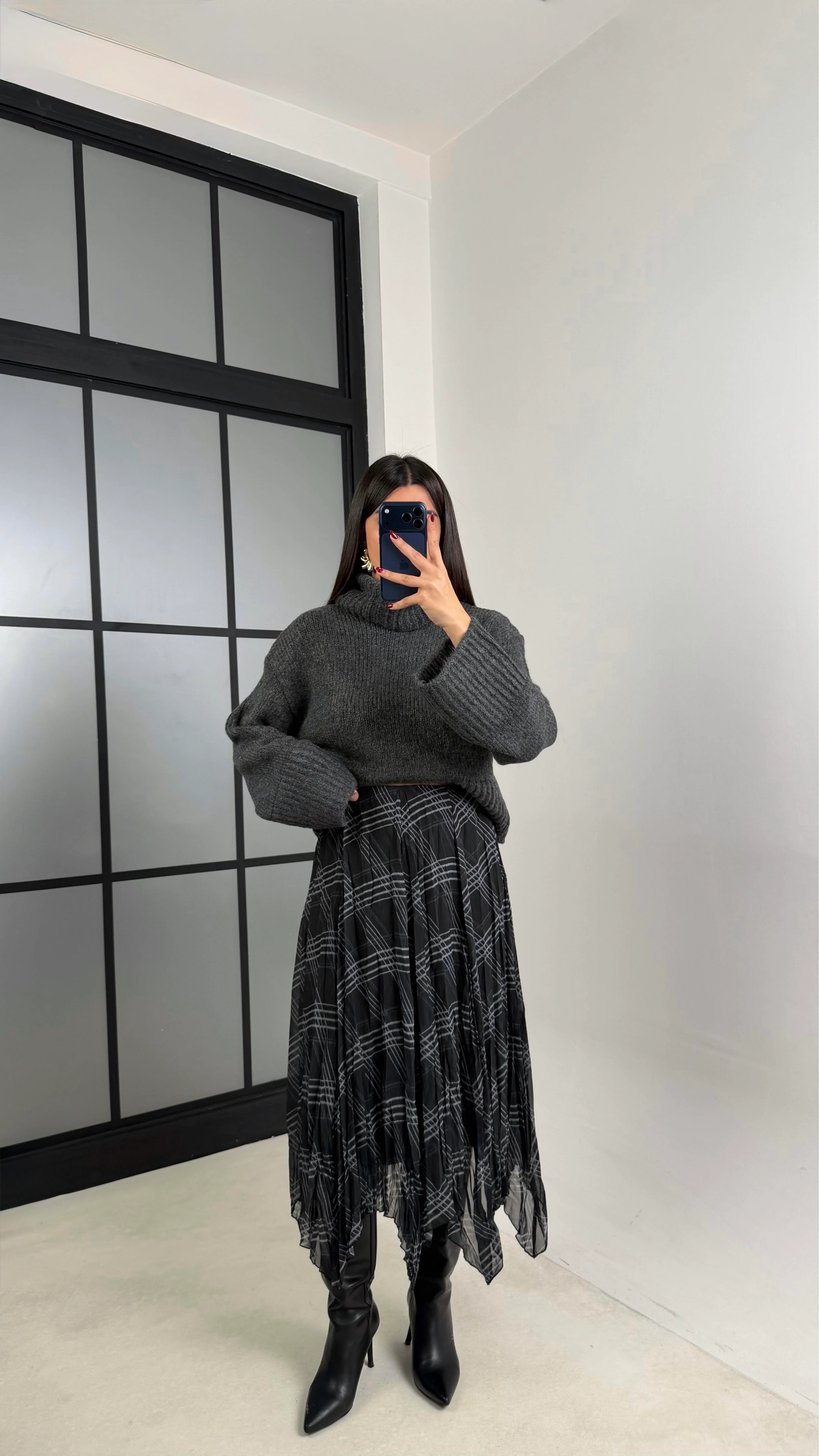 Kadın Siyah Astarlı Asimetrik Kesim Şifon Etek