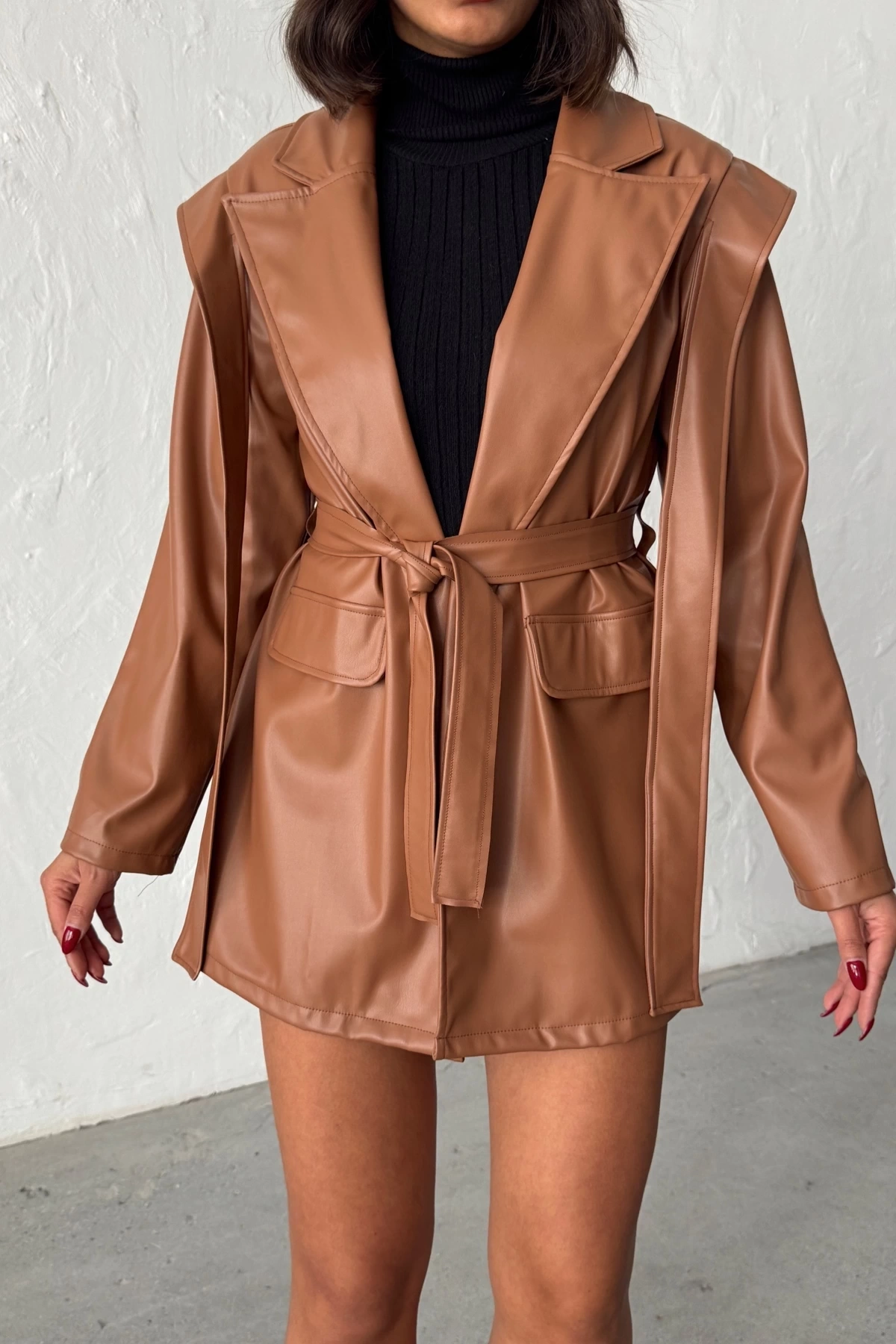 Kadın Kahverengi Kruvaze Yaka Kuşaklı Deri Ceket