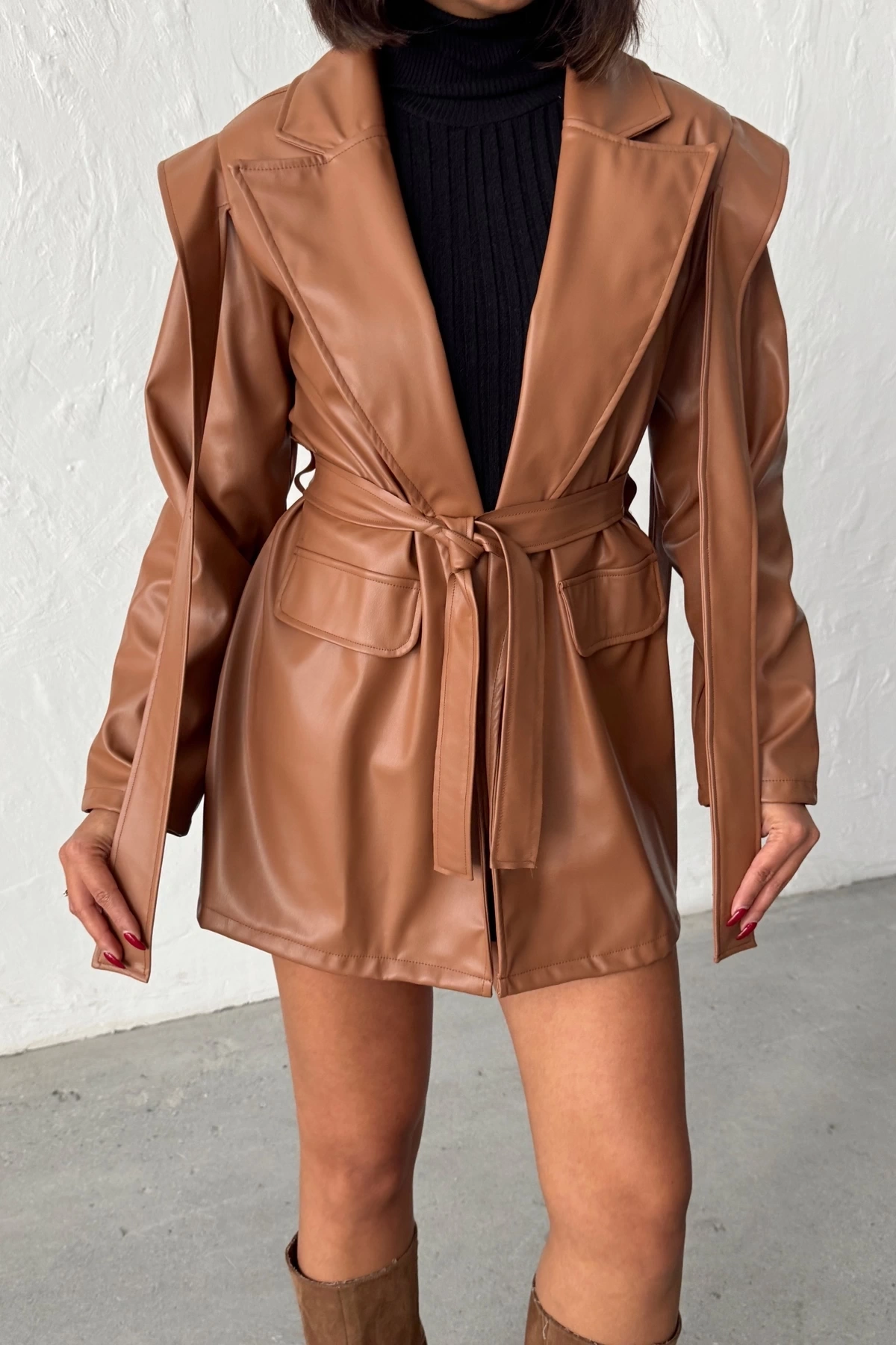 Kadın Kahverengi Kruvaze Yaka Kuşaklı Deri Ceket