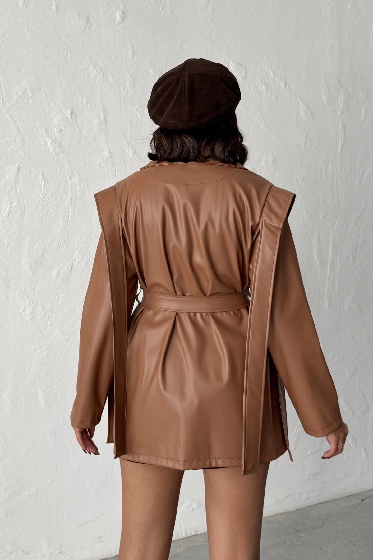 Kadın Kahverengi Kruvaze Yaka Kuşaklı Deri Ceket