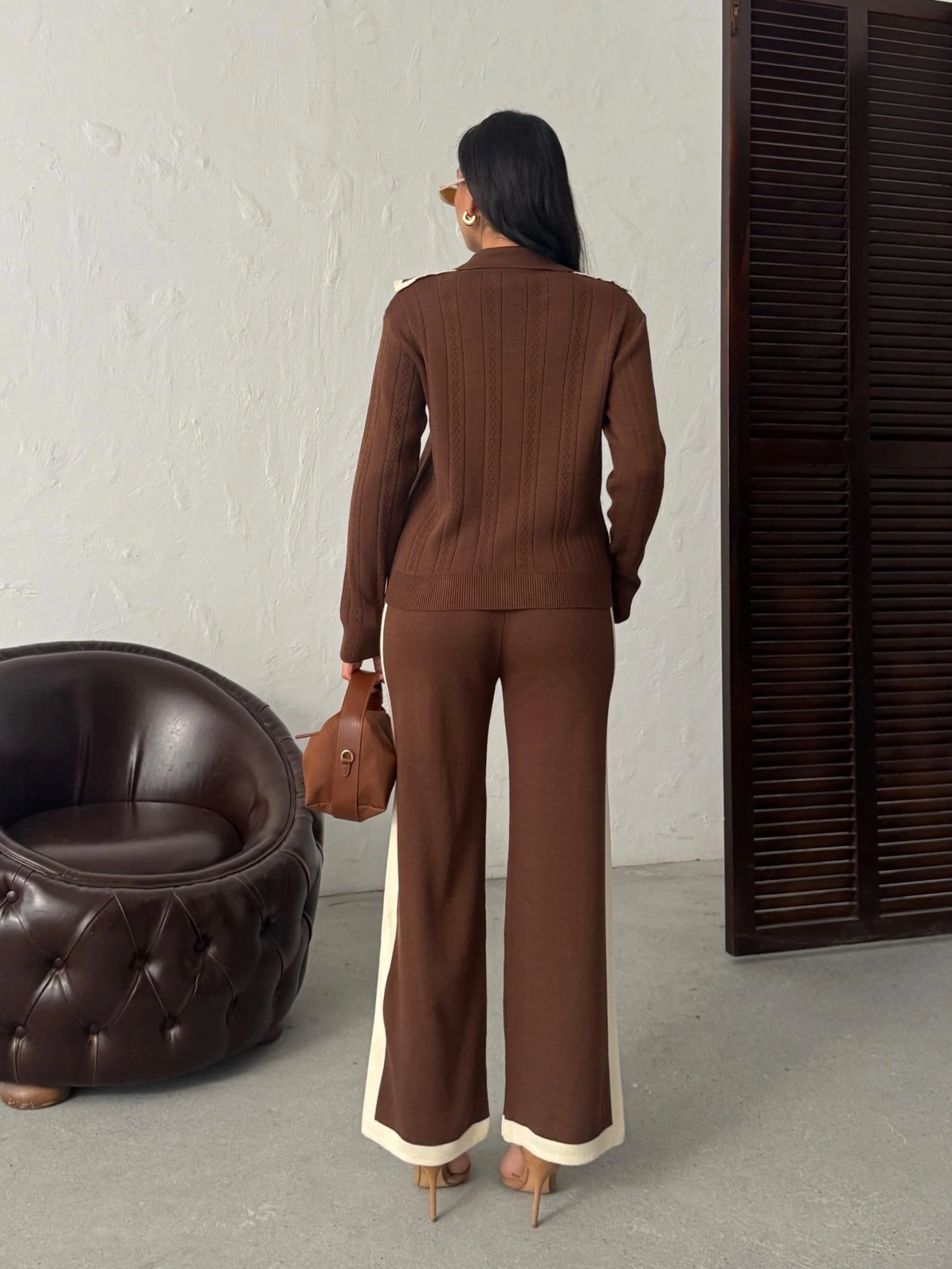 Kadın Kahverengi Şık Yaka Detaylı Düğmeli Bluz Pantolon Alt Üst İkili Triko Takım (Yeni Renk)