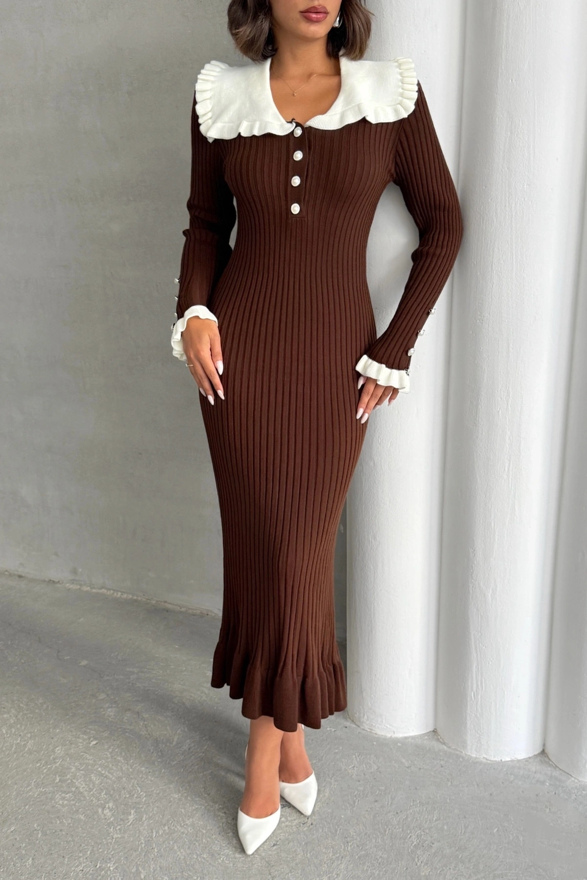 Kadın Kahverengi Şık Yaka Detaylı Midi Boy Triko Elbise