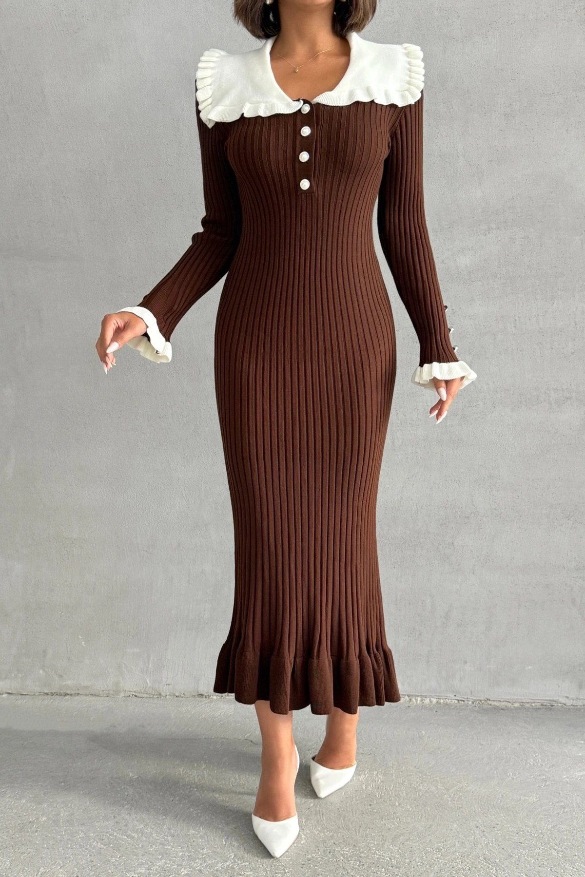 Kadın Kahverengi Şık Yaka Detaylı Midi Boy Triko Elbise