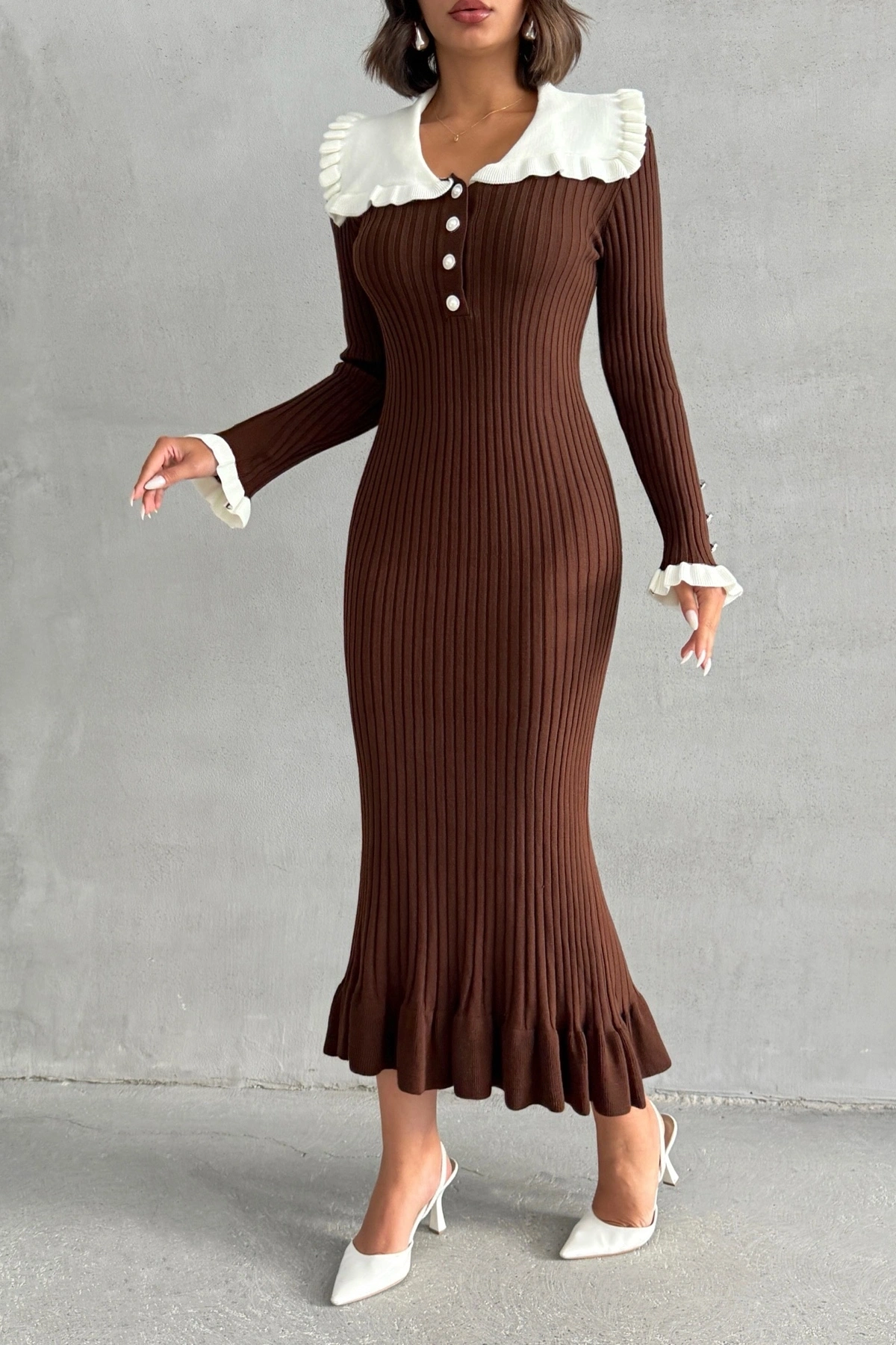 Kadın Kahverengi Şık Yaka Detaylı Midi Boy Triko Elbise