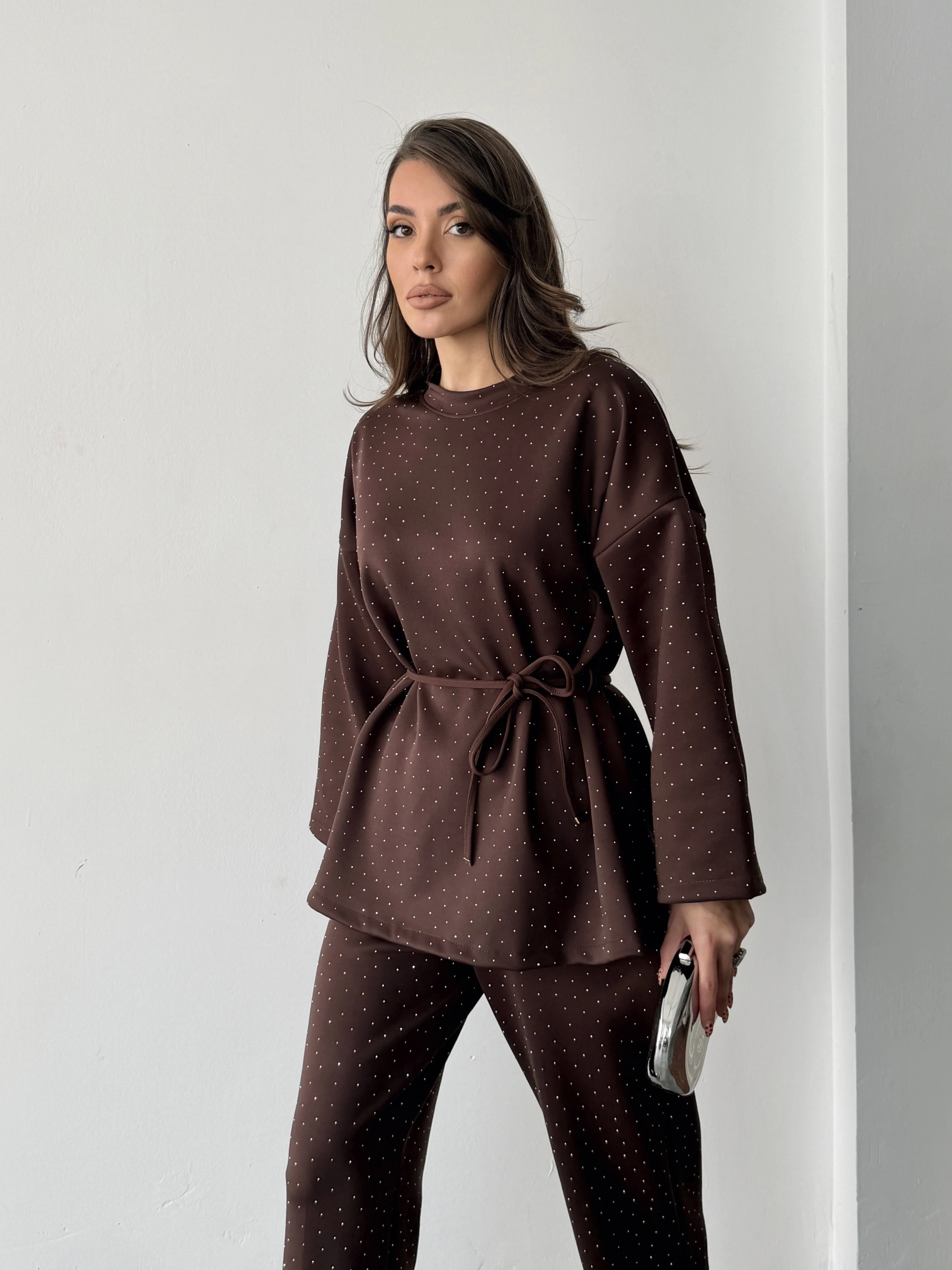 Kadın Kahverengi Taş İşlemeli Bel Bağlama Detaylı Bluz Pantolon Alt Üst İkili Takım