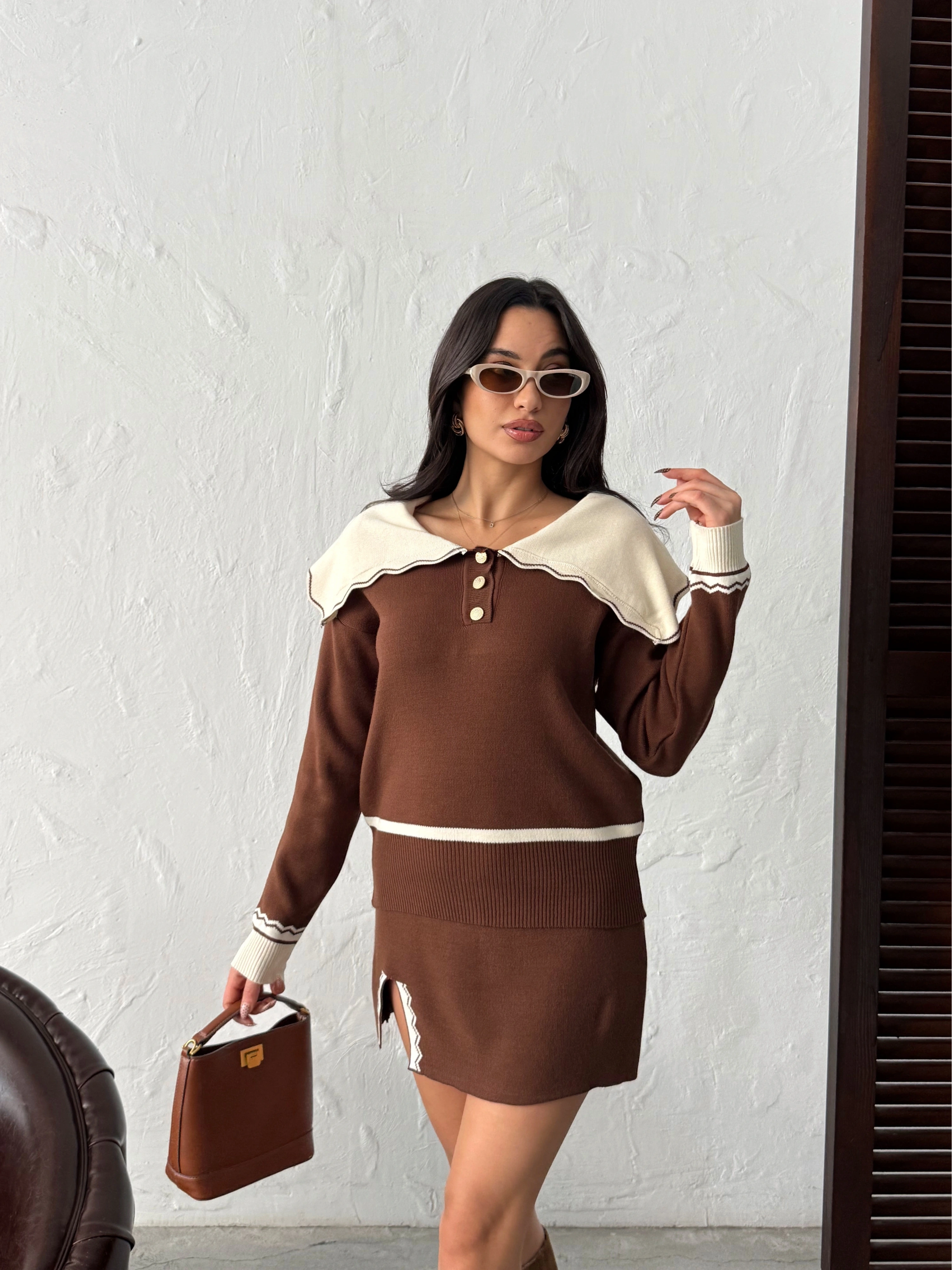 Kadın Kahverengi Yaka Ve Yırtmaç detaylı Bluz Mini Etek Alt Üst İkili Triko takım