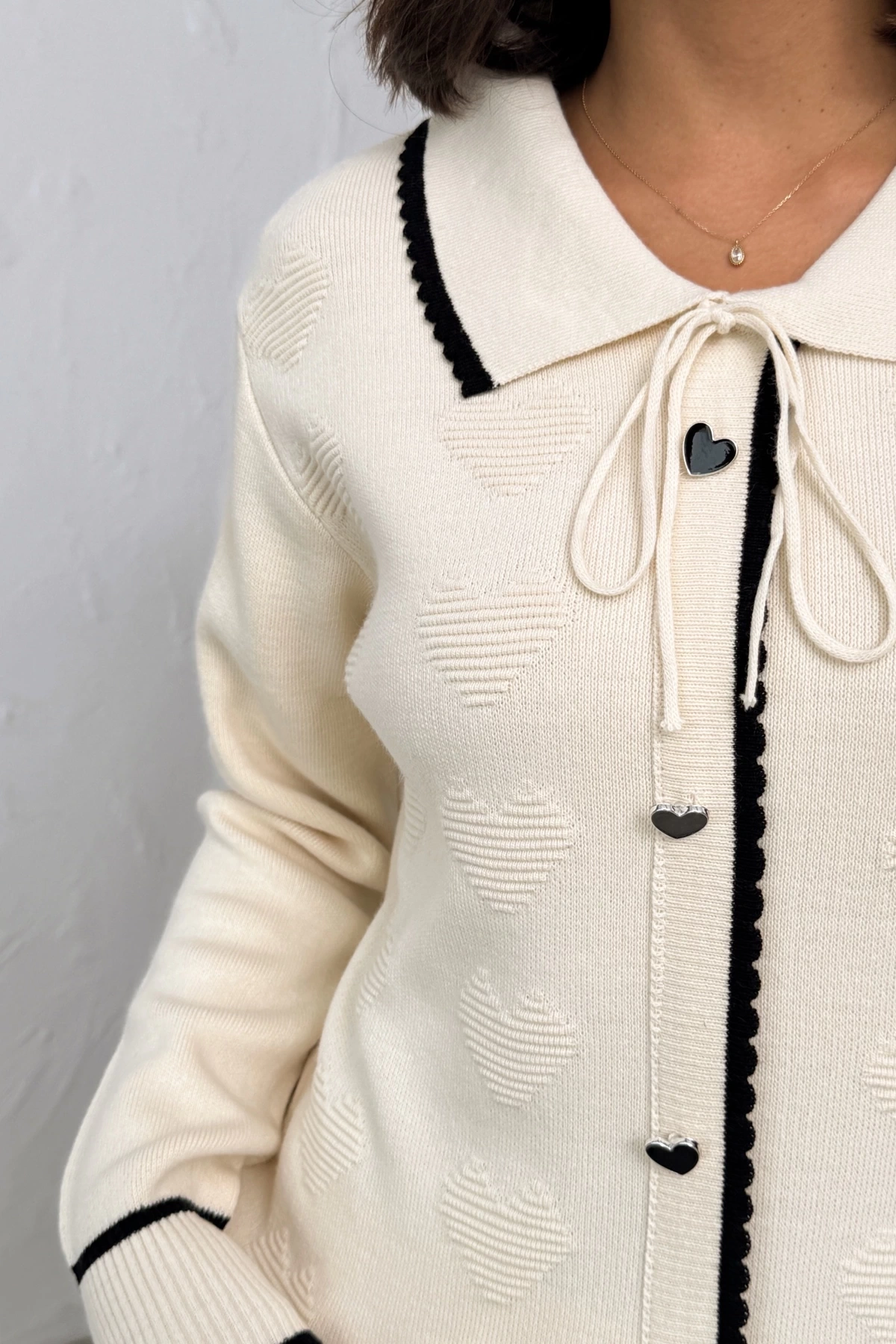 Kadın Kalp Düğme ve Kabartma Detaylı Etek Hırka Alt Üst İkili Zarif Triko Takım - Ekru