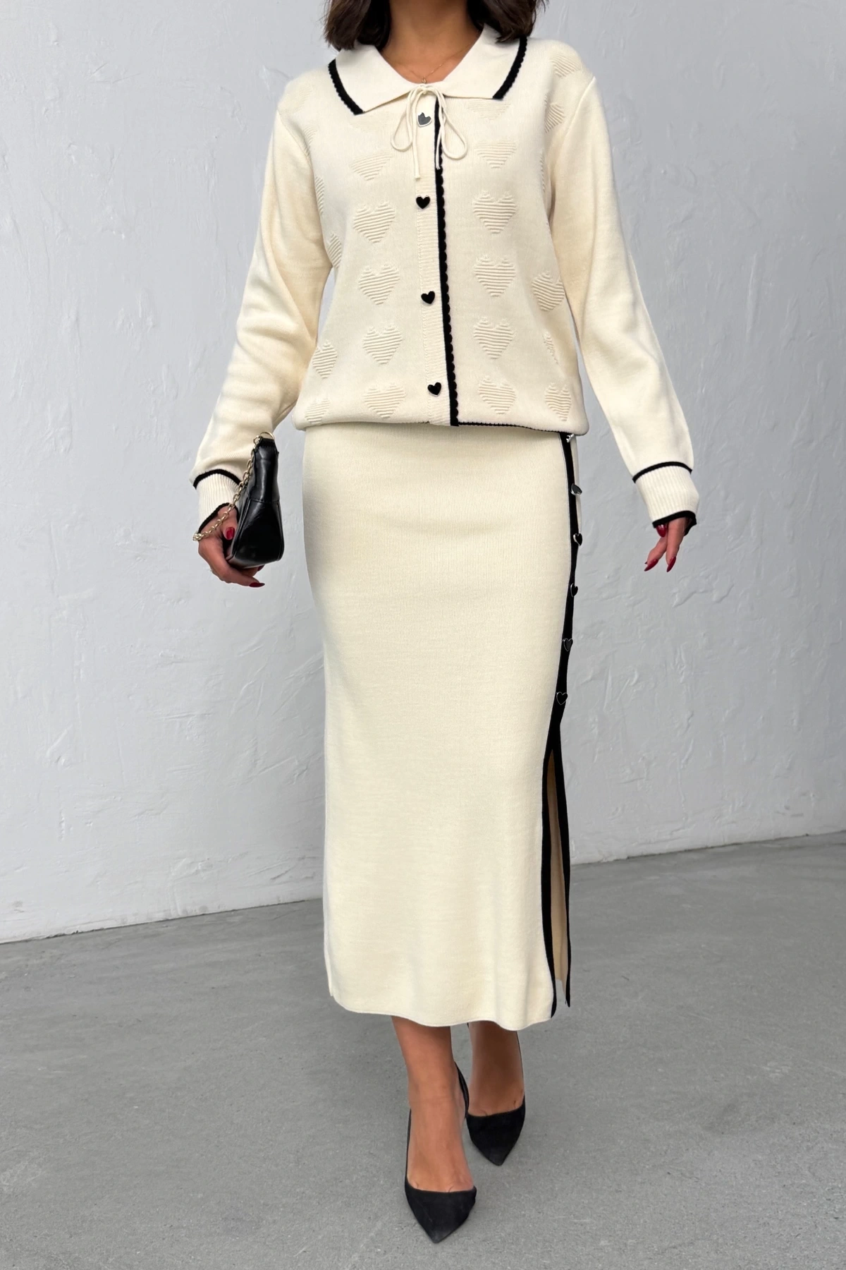 Kadın Kalp Düğme ve Kabartma Detaylı Etek Hırka Alt Üst İkili Zarif Triko Takım - Ekru