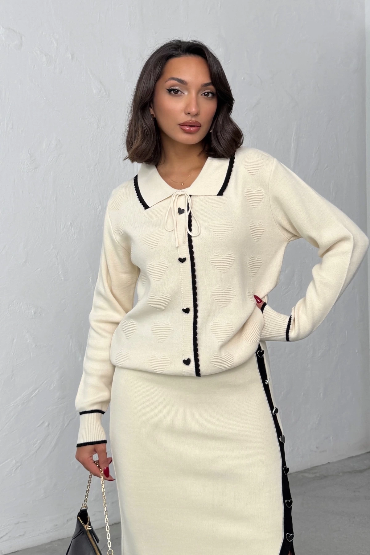 Kadın Kalp Düğme ve Kabartma Detaylı Etek Hırka Alt Üst İkili Zarif Triko Takım - Ekru