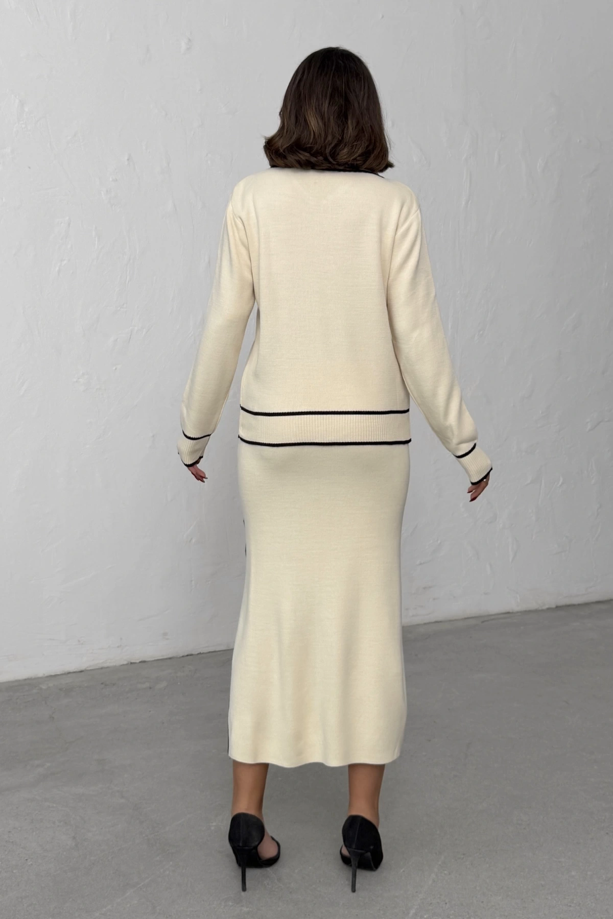 Kadın Kalp Düğme ve Kabartma Detaylı Etek Hırka Alt Üst İkili Zarif Triko Takım - Ekru