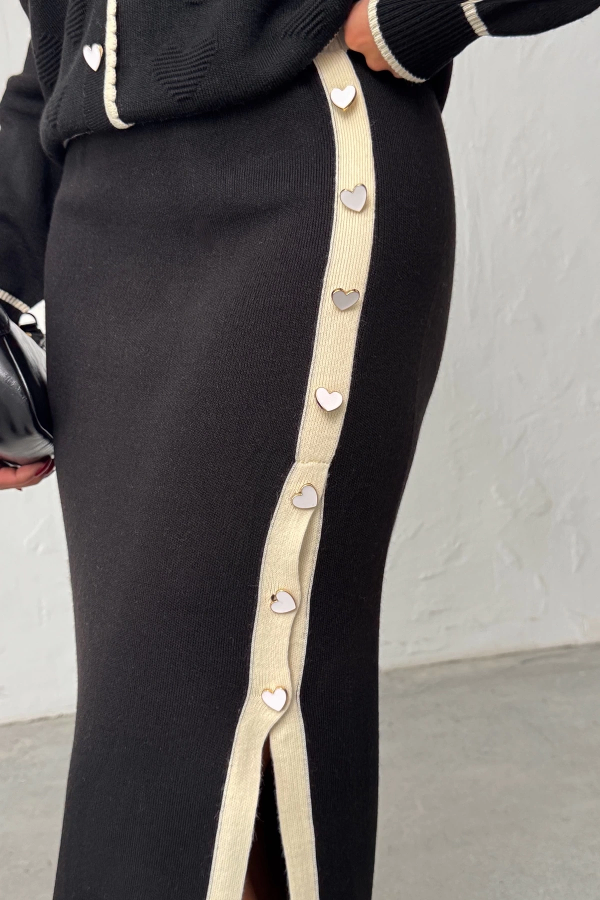 Kadın Kalp Düğme ve Kabartma Detaylı Etek Hırka Alt Üst İkili Zarif Triko Takım - Siyah