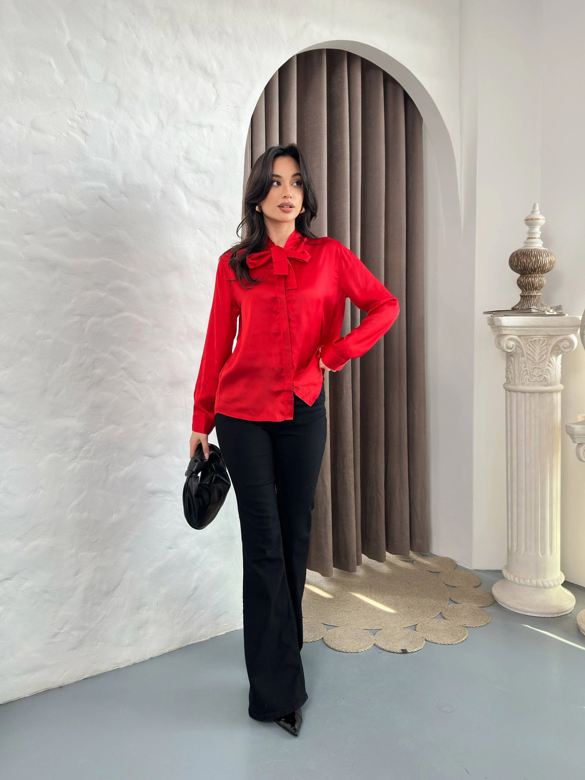 Kadın Kırmızı Fiyonk Yaka Detaylı Uzun Kol Saten Gömlek