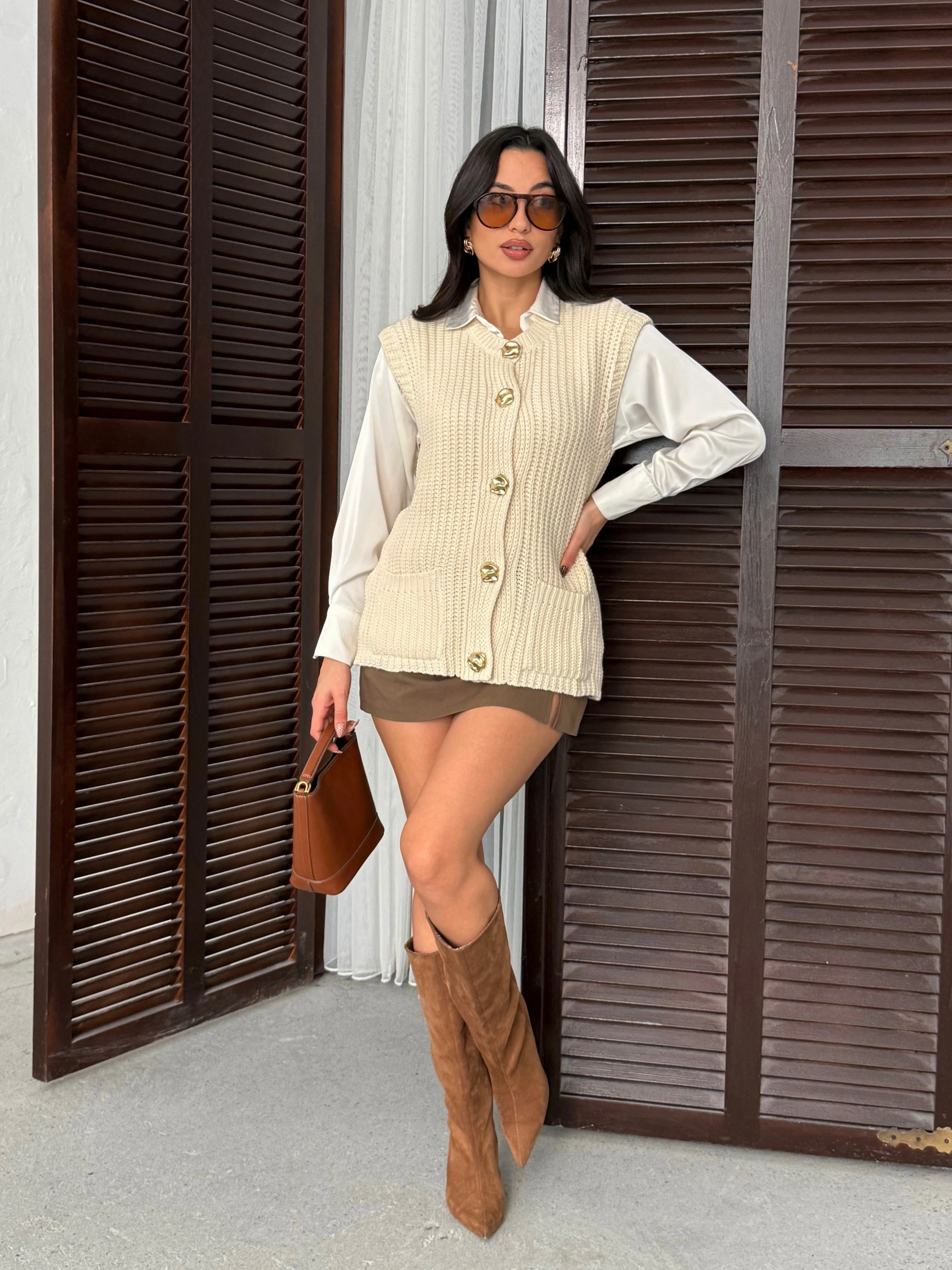 Kadın Krem Kalın Örgü Gold Düğmeli Kolsuz Triko Yelek