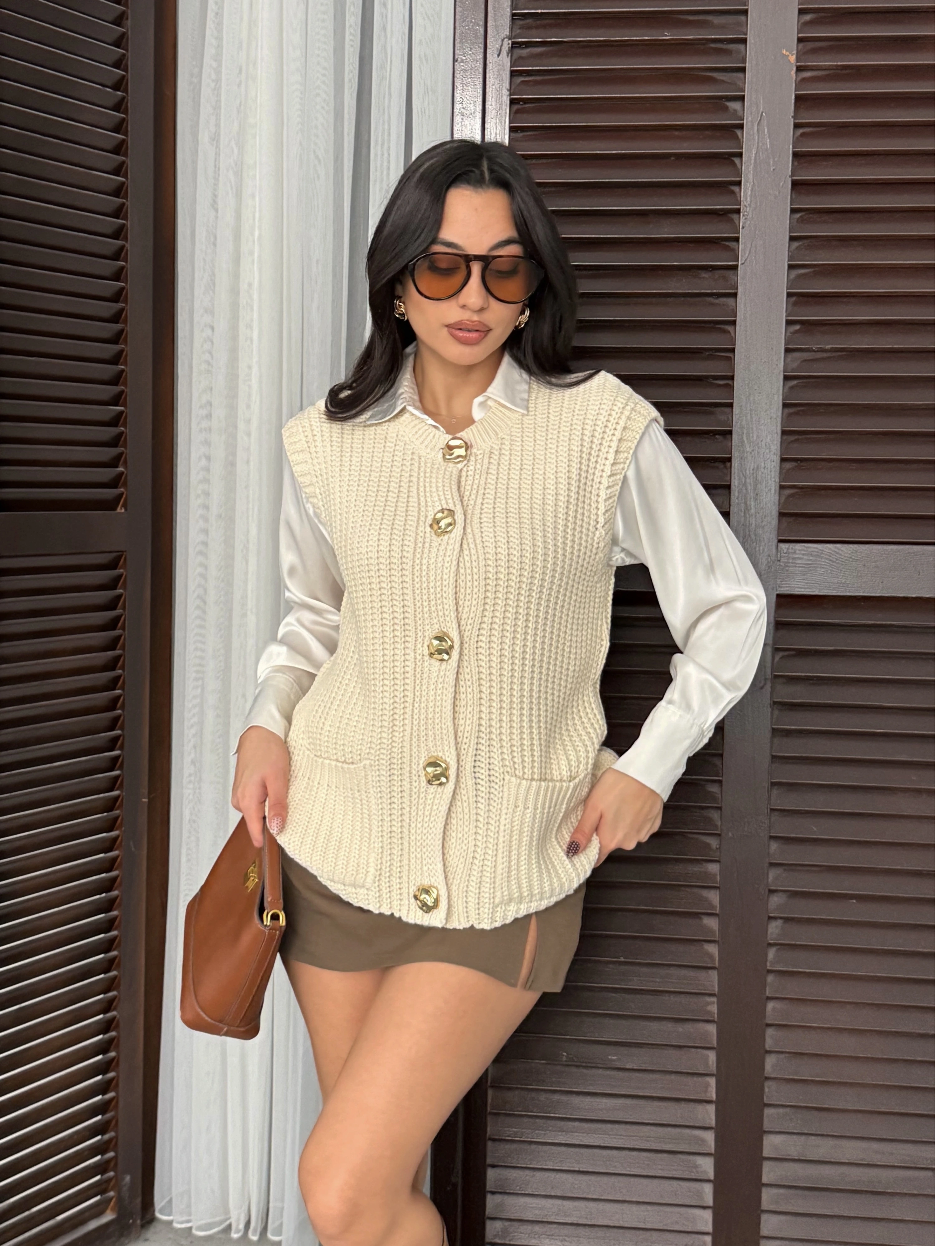 Kadın Krem Kalın Örgü Gold Düğmeli Kolsuz Triko Yelek