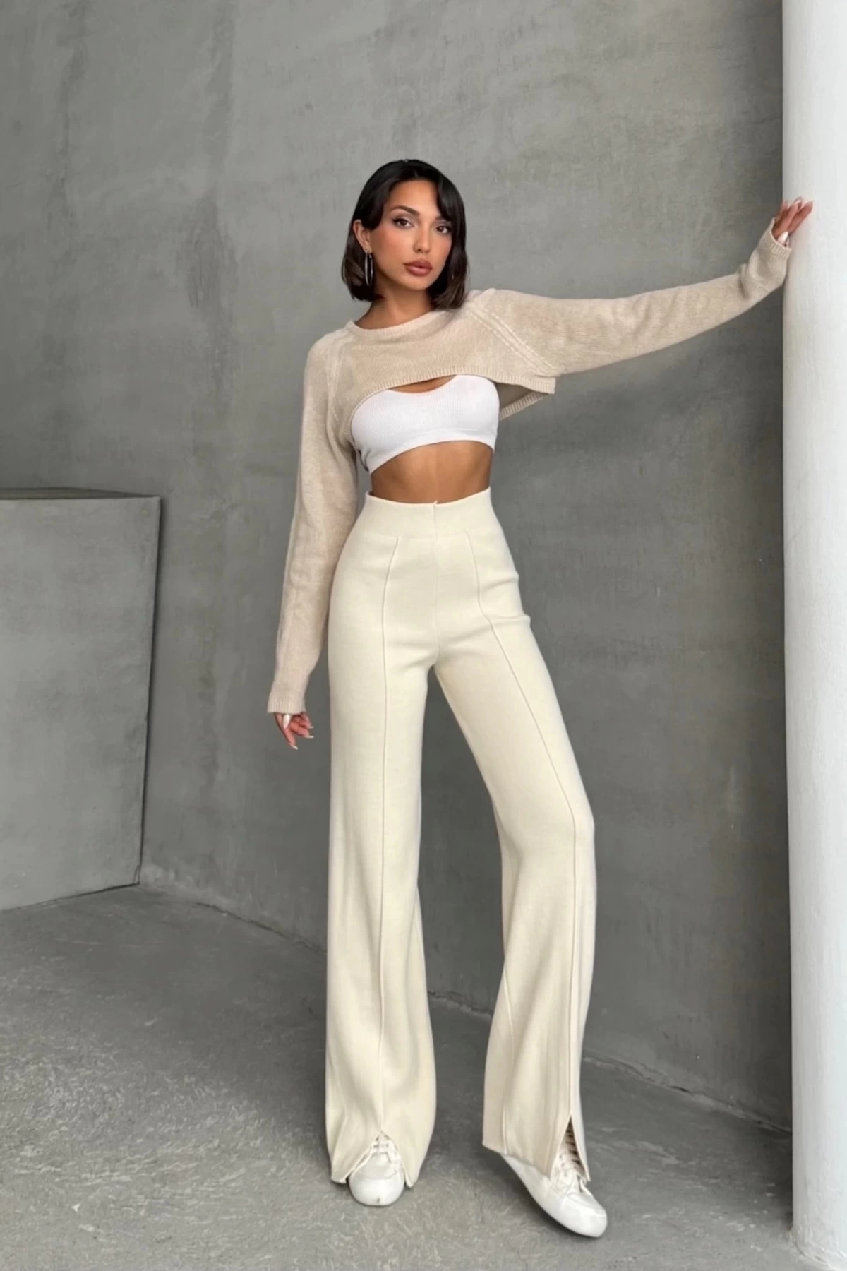 Kadın Krem Yüksek Bel Şık Şerit Detaylı Geniş Paça Triko Pantolon