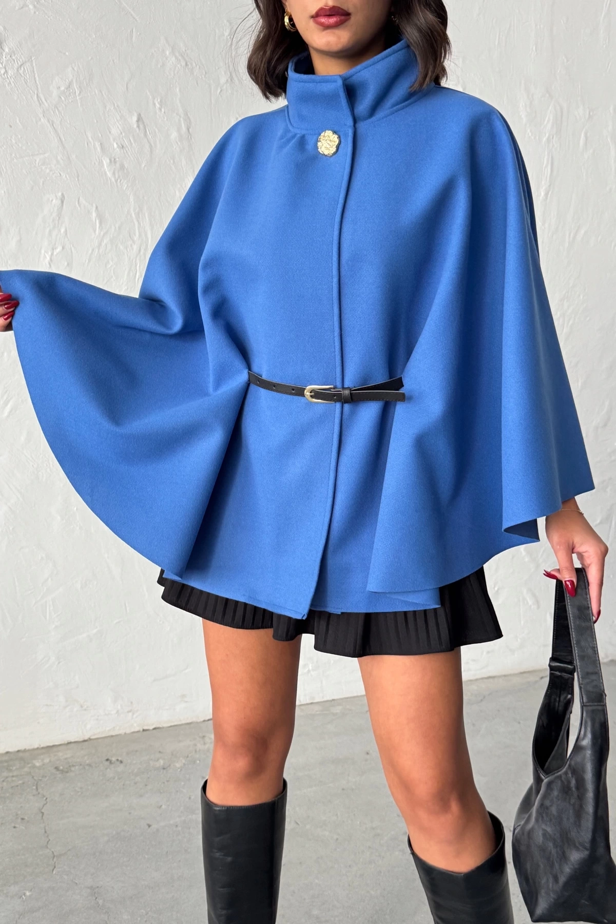 Kadın Mavi Gold Düğme ve Kemer Detaylı Kaşe Panço Ceket