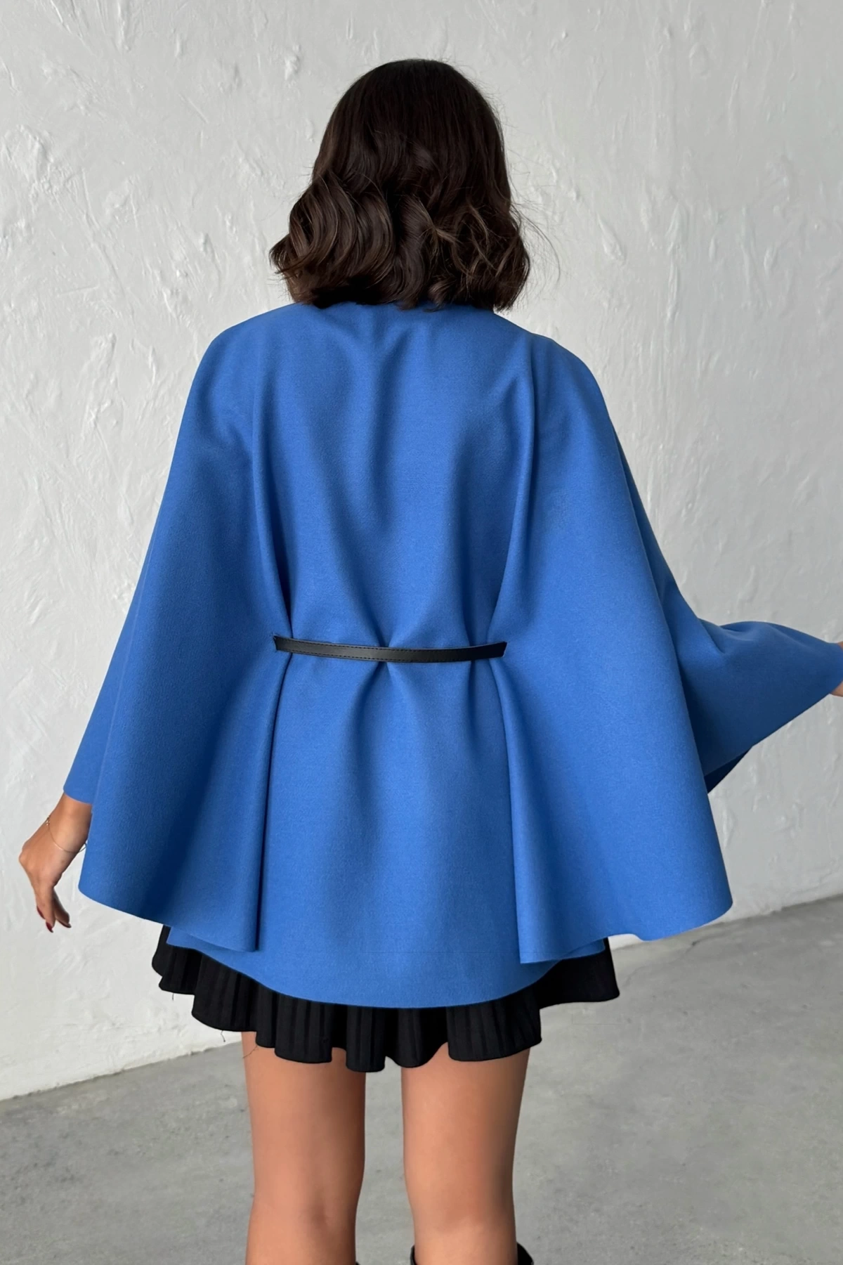 Kadın Mavi Gold Düğme ve Kemer Detaylı Kaşe Panço Ceket