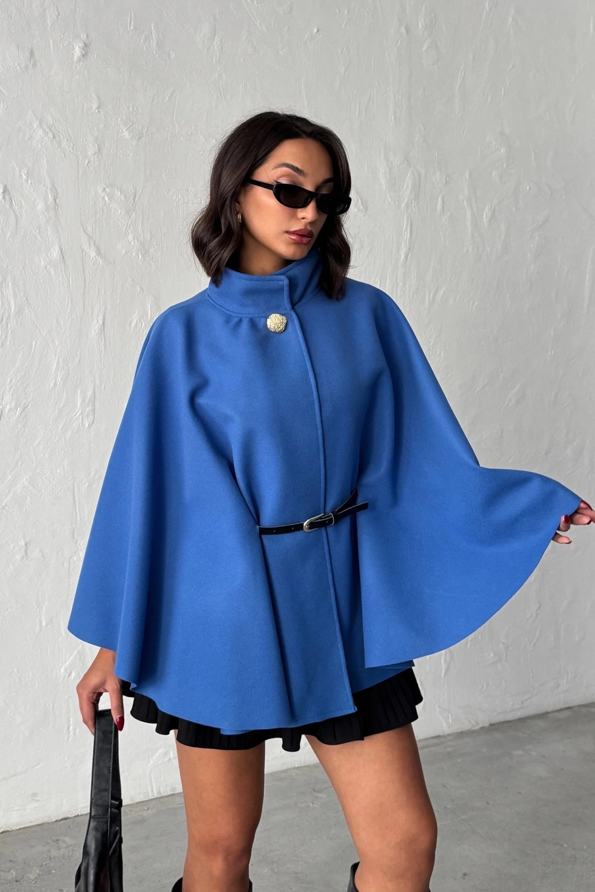 Kadın Mavi Gold Düğme ve Kemer Detaylı Kaşe Panço Ceket