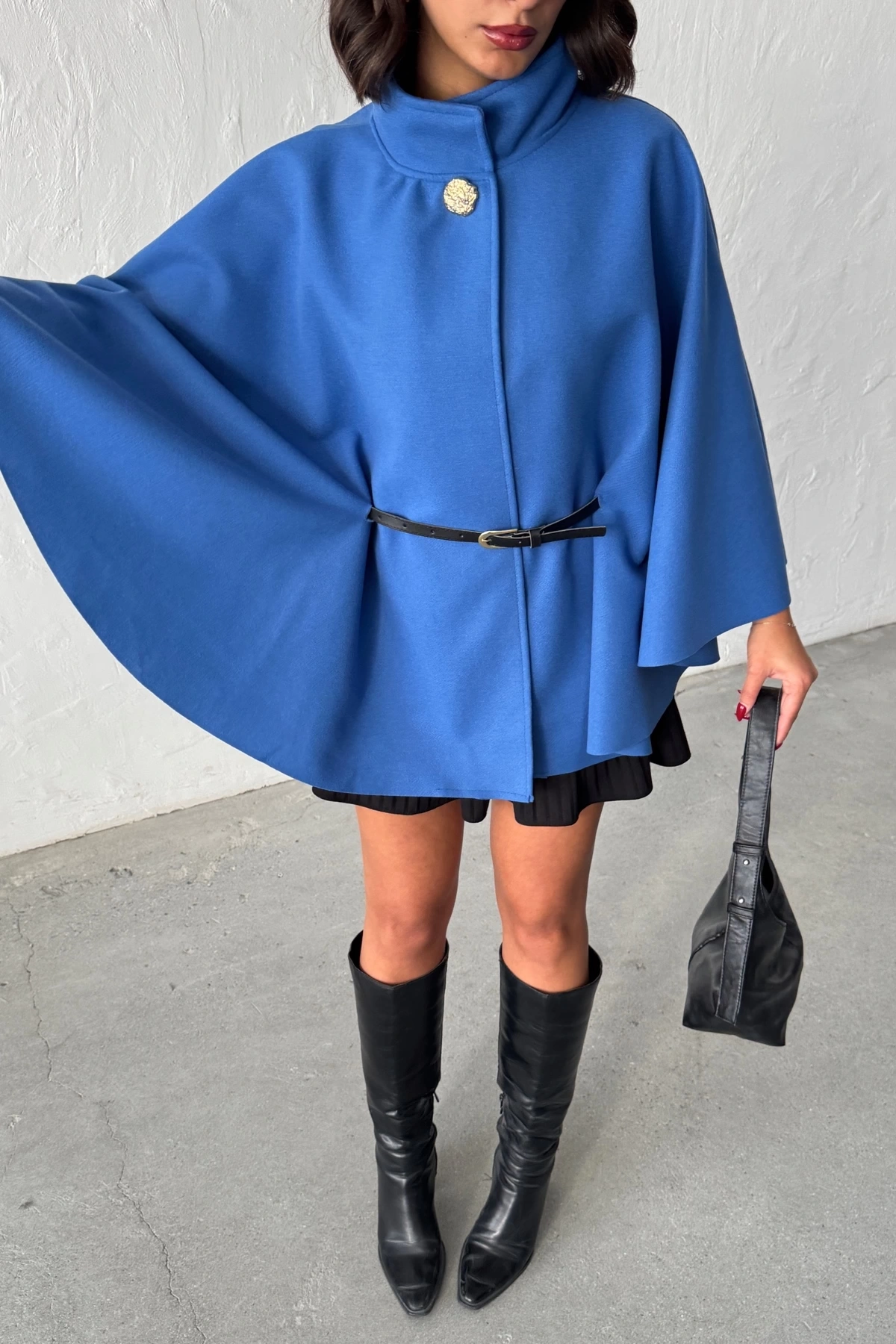 Kadın Mavi Gold Düğme ve Kemer Detaylı Kaşe Panço Ceket