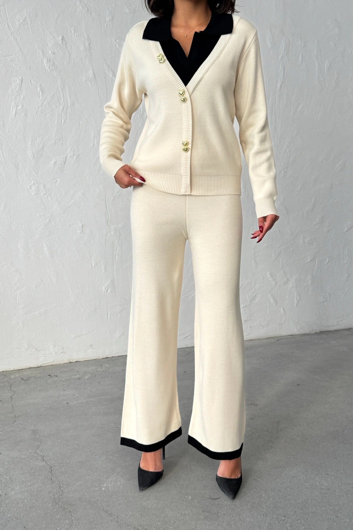 Kadın Polo Yaka ve Kalp Düğme Detaylı Alt Üst Şık Triko Takım - Ekru