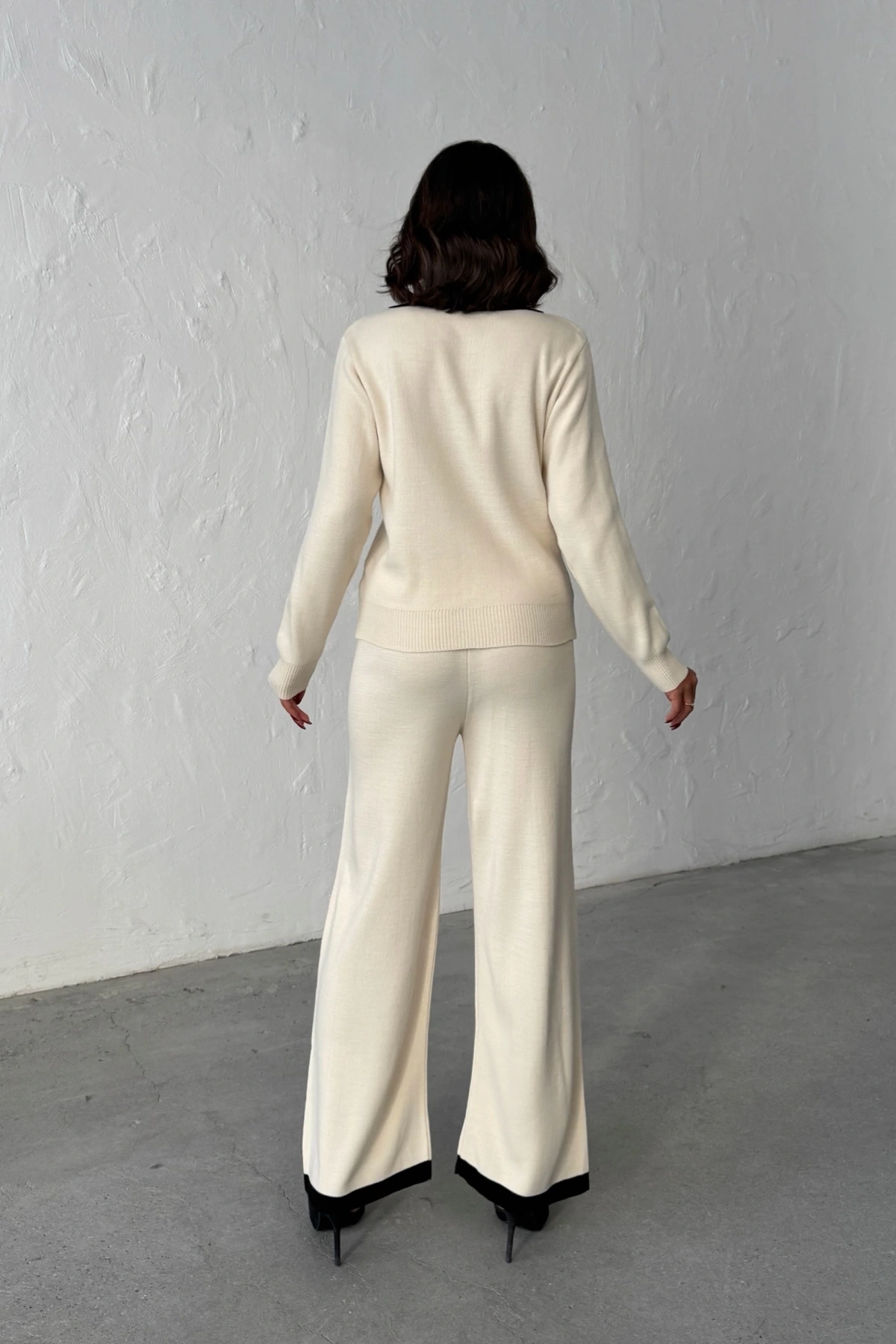 Kadın Polo Yaka ve Kalp Düğme Detaylı Alt Üst Şık Triko Takım - Ekru