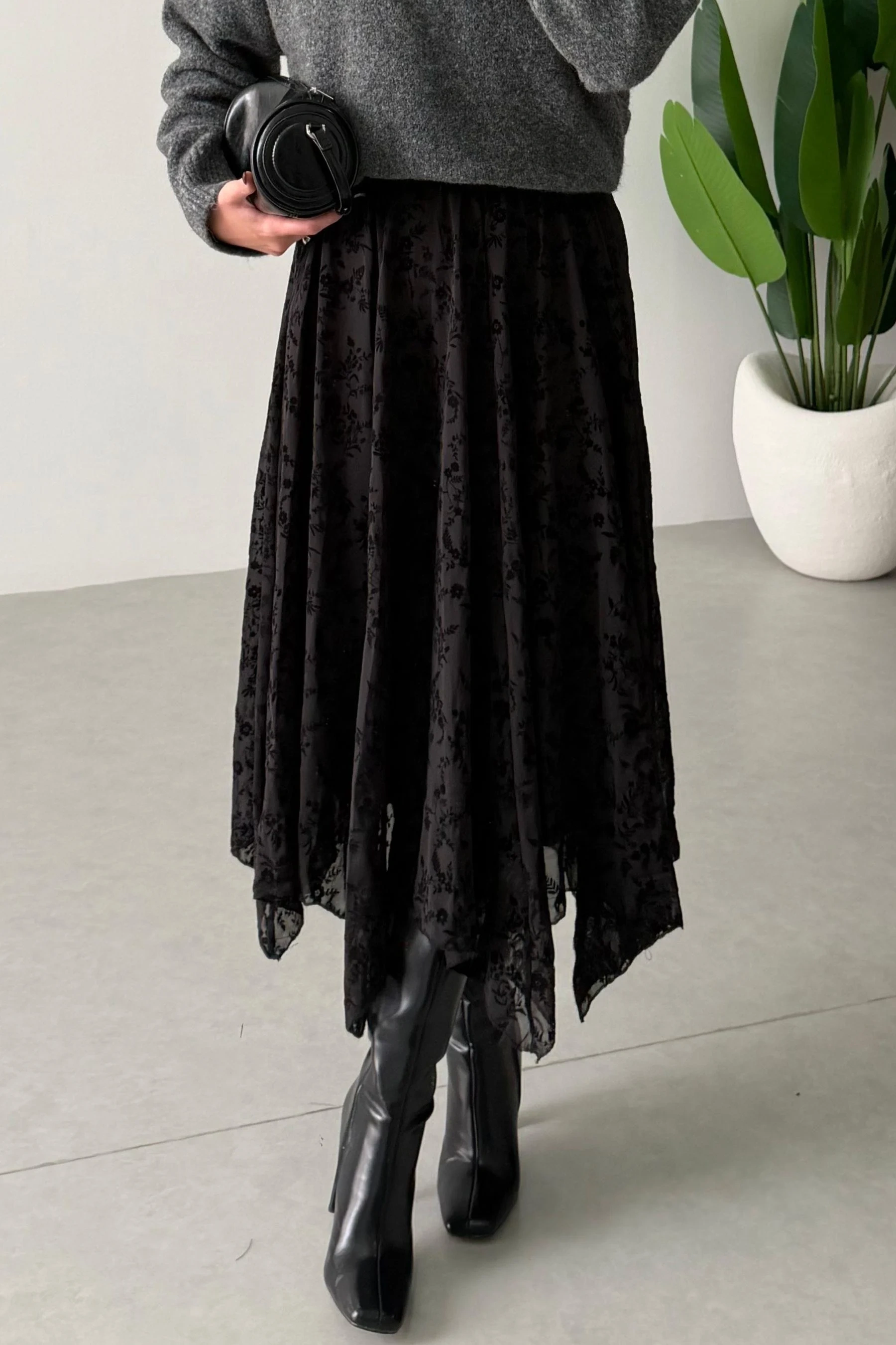 Kadın Siyah Astarlı Asimetrik Kesim Premium Etek