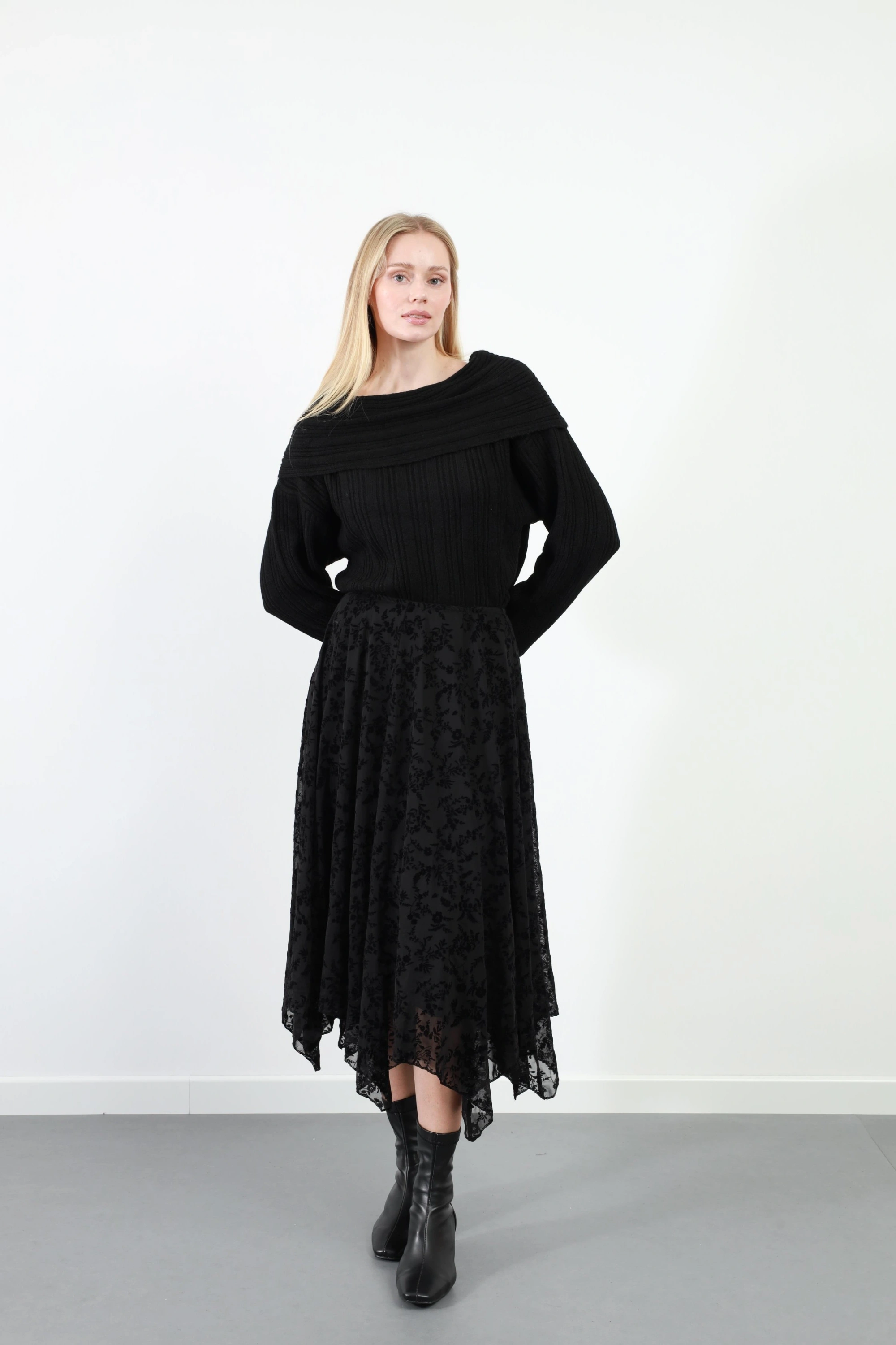 Kadın Siyah Astarlı Asimetrik Kesim Premium Etek