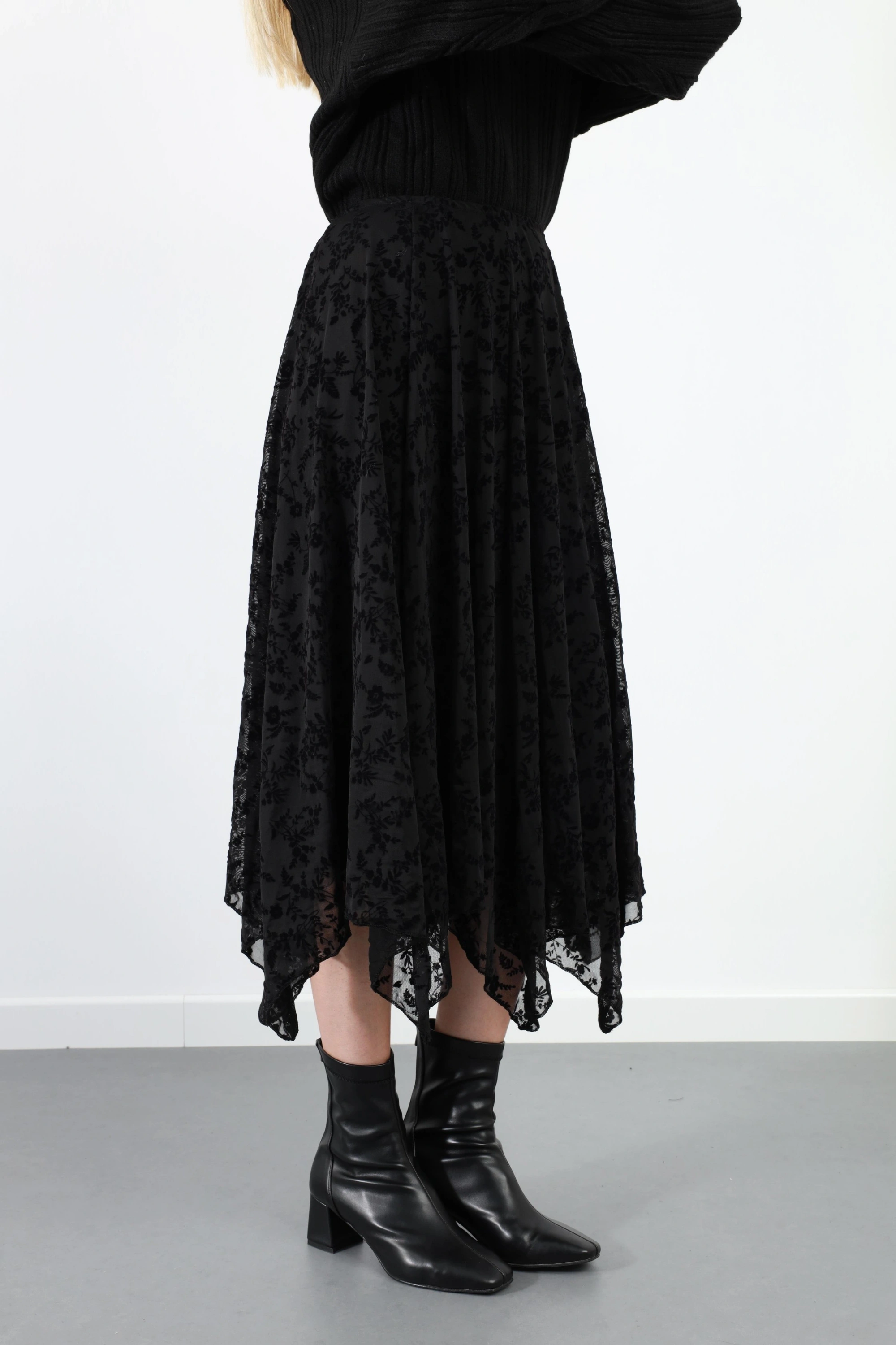 Kadın Siyah Astarlı Asimetrik Kesim Premium Etek