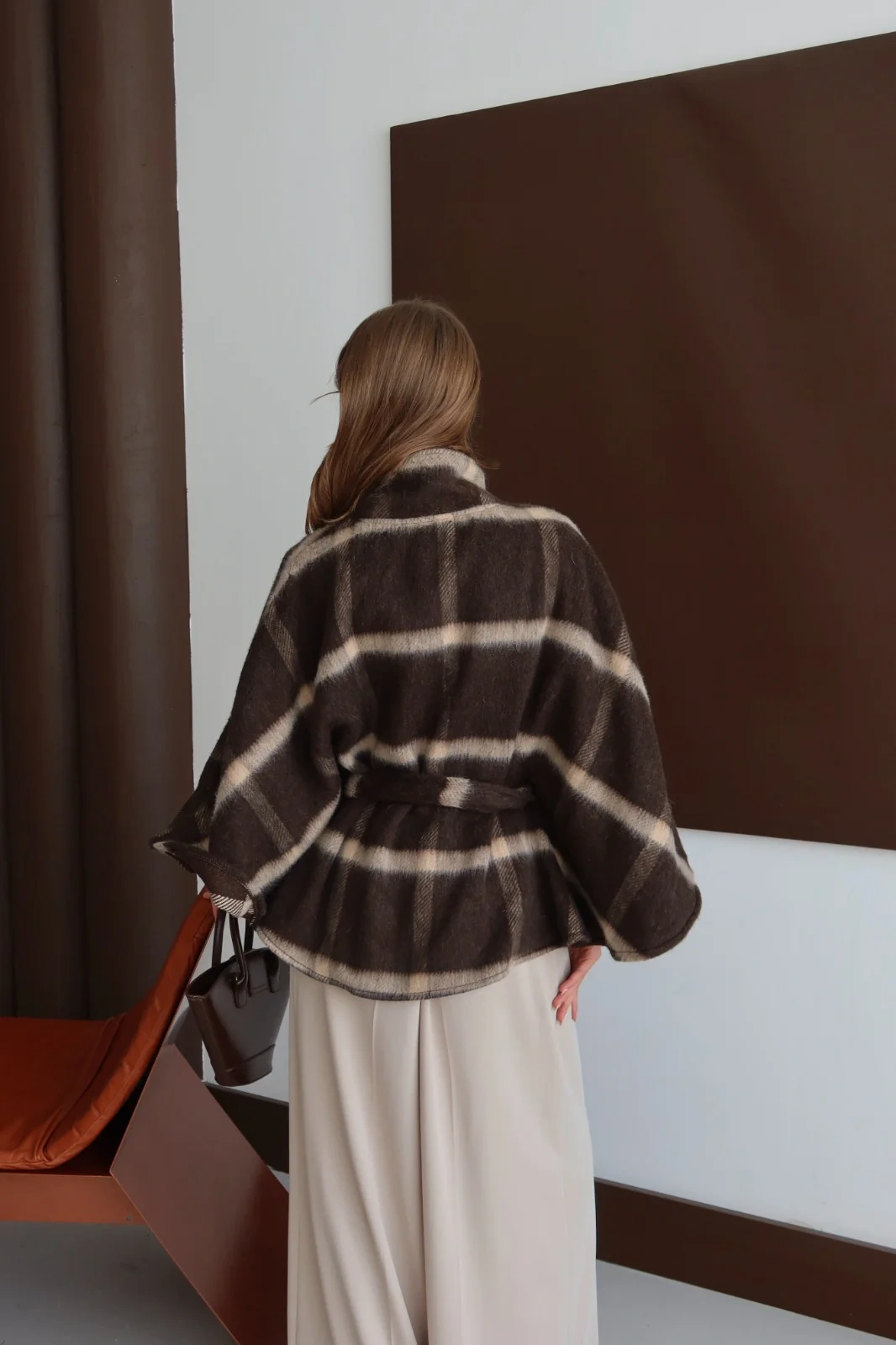 Kadın Kahverengi Ekose Desenli Kemer Detaylı Premium Panço Ceket