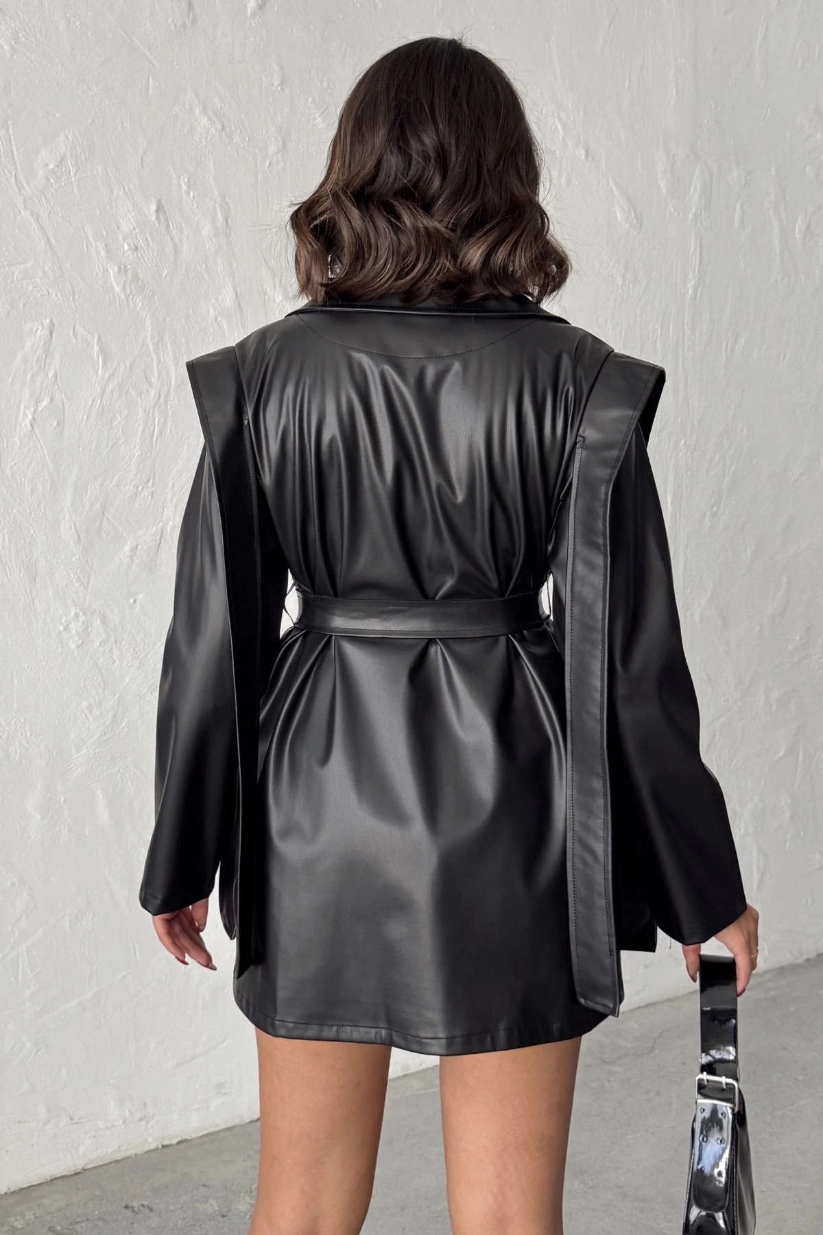 Kadın Siyah Kruvaze Yaka Kuşaklı Deri Ceket