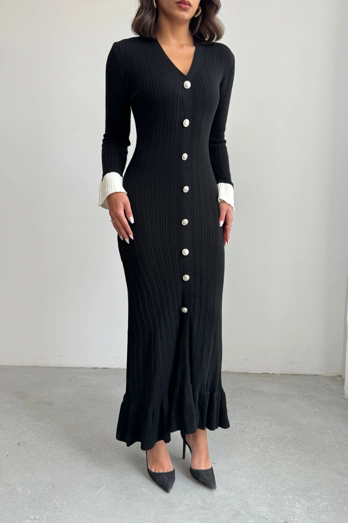 Kadın Siyah Şık Bilek Boy Kol Boydan Düğmeli Uzun Triko Elbise