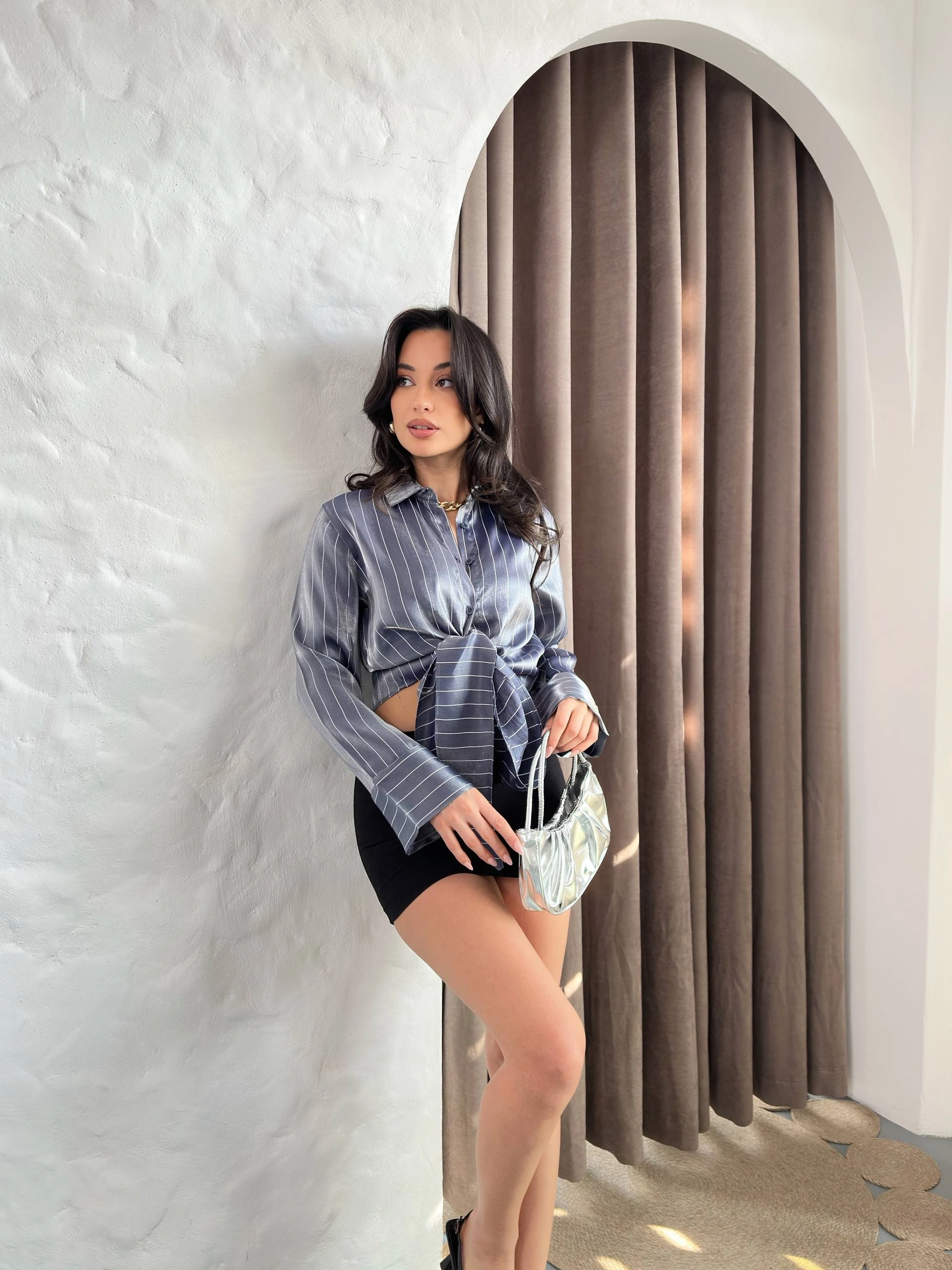 Kadın Turkuaz Çizgili Öden Bağlama Detaylı Saten Yüzeyli Uzun Kol Gömlek