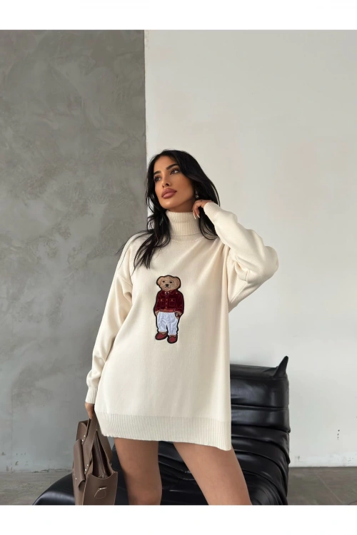 Kadın Ekru Oversize Ayıcıklı Oversize Balıkçı Yaka Triko Kazak
