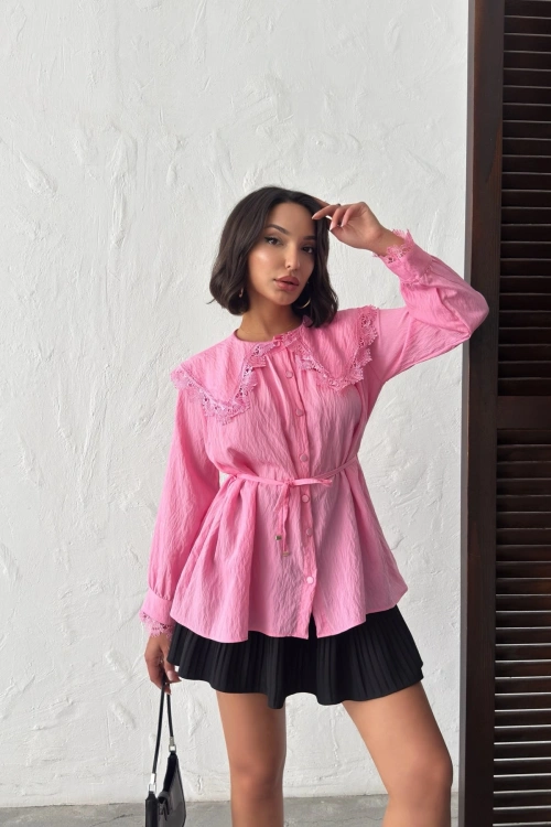 Kadın Pembe Vintage Bebe Yaka Dantelli Kuşaklı Yazlık Uzun Kol Gömlek Tunik